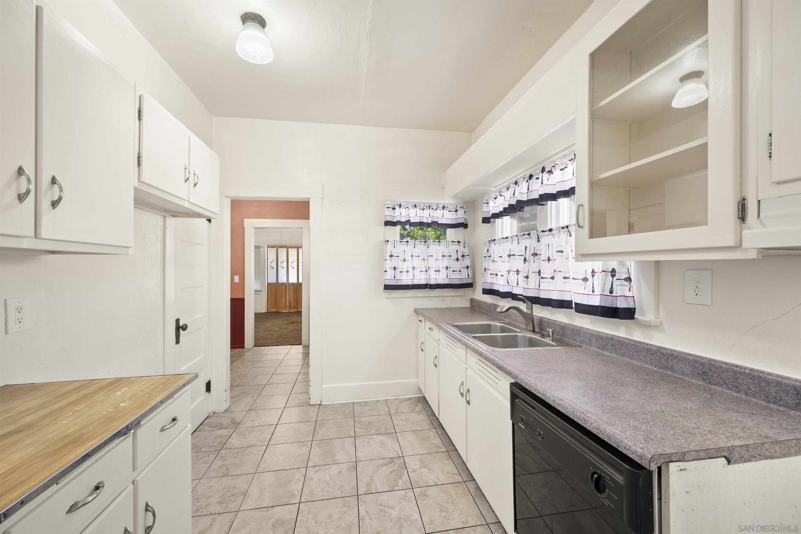 Detail Gallery Image 17 of 62 For 3677  Highland, San Diego,  CA 92105 - 3 Beds | 1 Baths