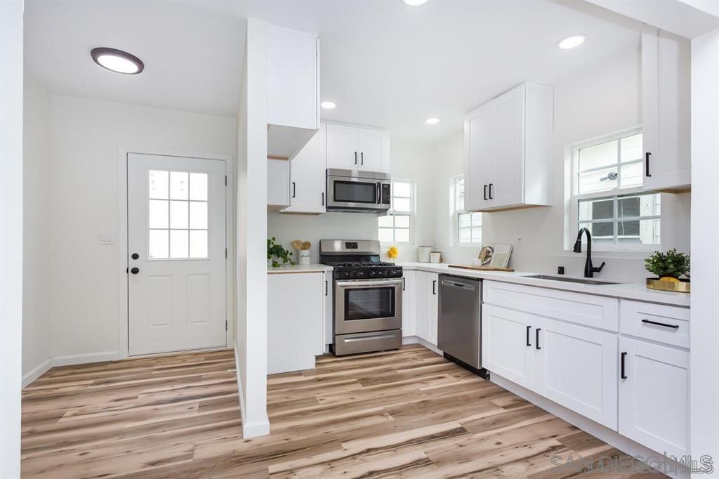 Detail Gallery Image 6 of 14 For 1015  Hoover Ave, National City,  CA 91950 - 1 Beds | 1 Baths