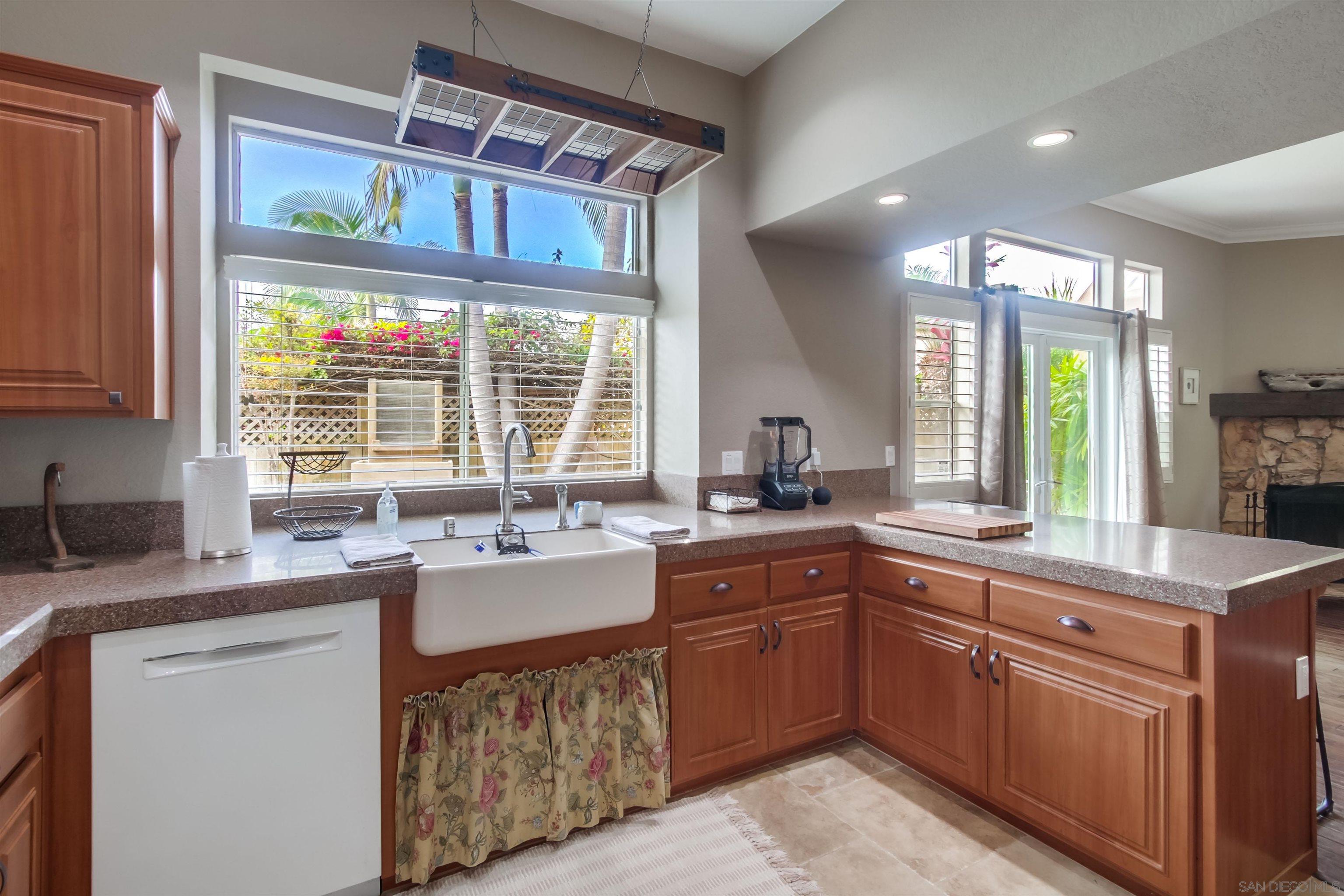 Detail Gallery Image 6 of 21 For 930  Gardena Road, Encinitas,  CA 92024 - 3 Beds | 2/1 Baths