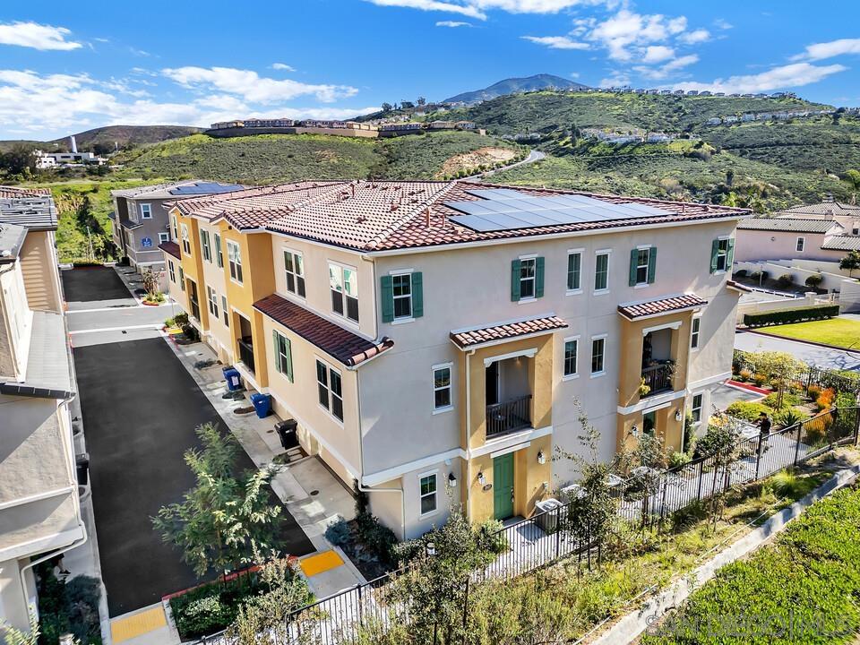 Detail Gallery Image 2 of 34 For 2822  Juniper Berry St, Spring Valley,  CA 91977 - 3 Beds | 3/1 Baths