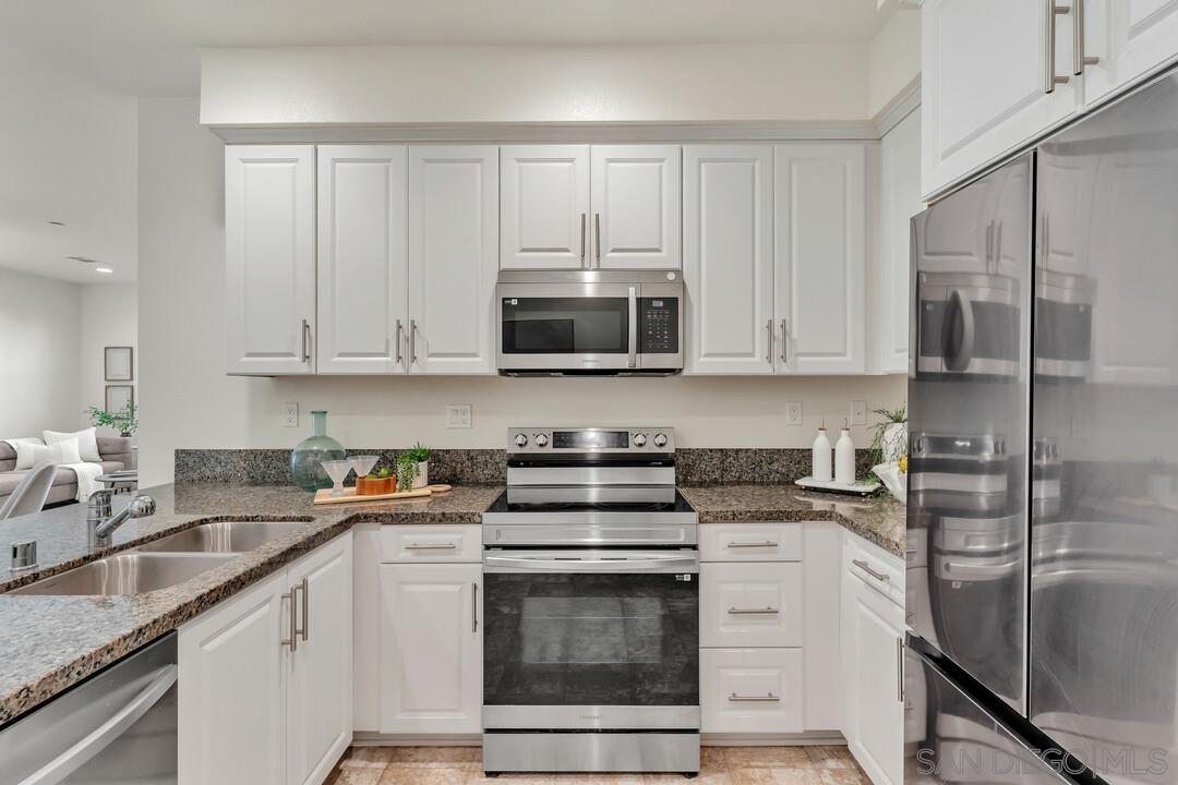 Detail Gallery Image 8 of 34 For 2822  Juniper Berry St, Spring Valley,  CA 91977 - 3 Beds | 3/1 Baths