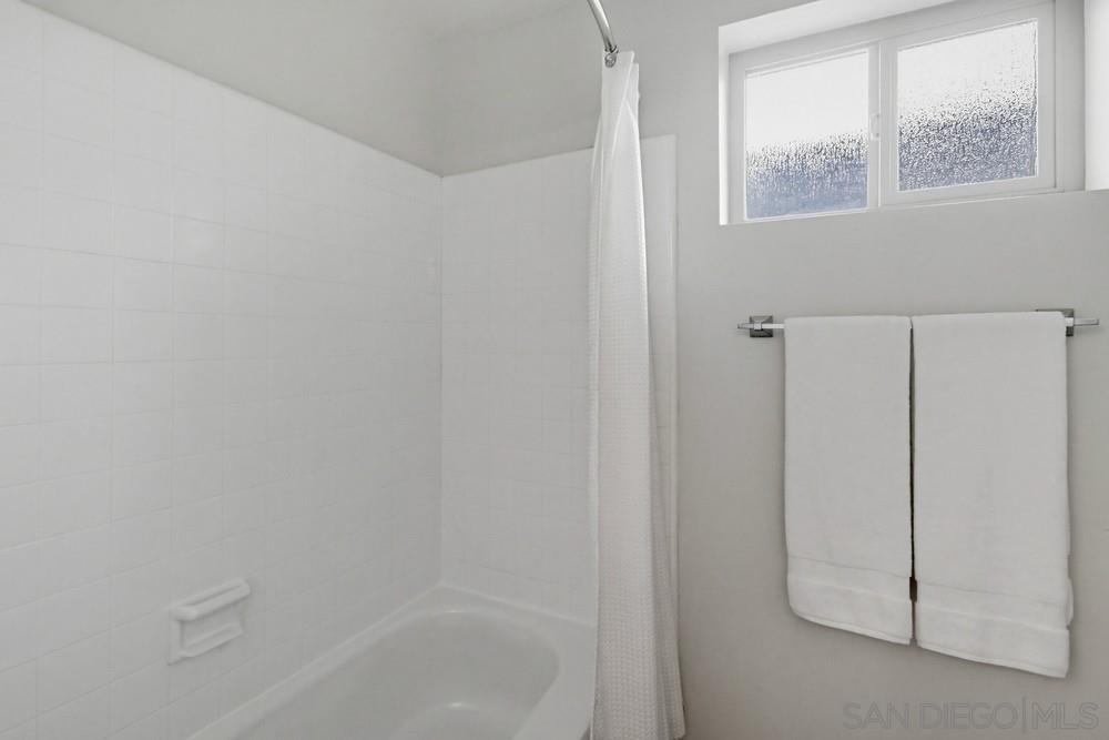 Detail Gallery Image 27 of 52 For 10260  Meadowview Dr, San Diego,  CA 92131 - 5 Beds | 2/1 Baths