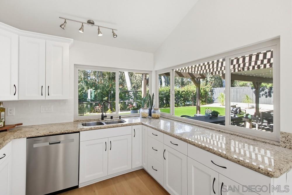 Detail Gallery Image 9 of 52 For 10260  Meadowview Dr, San Diego,  CA 92131 - 5 Beds | 2/1 Baths