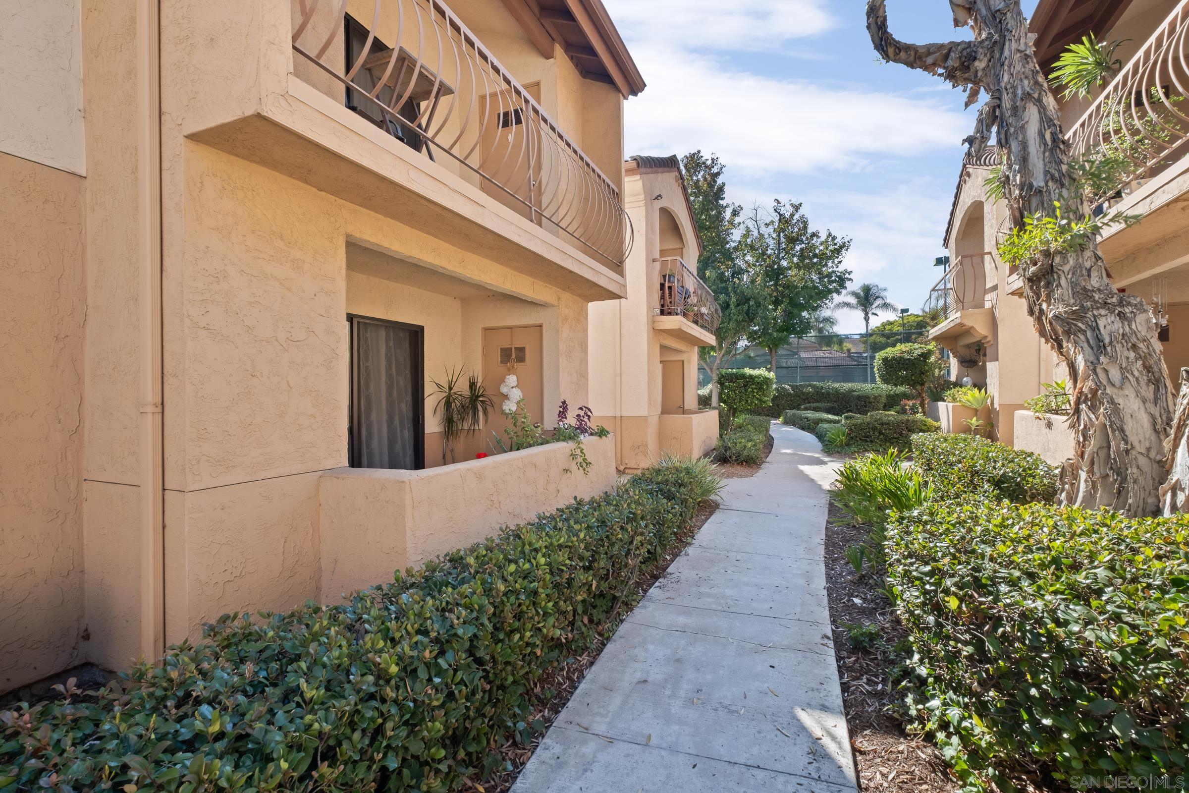 Detail Gallery Image 3 of 21 For 12191  Cuyamaca College Dr E  #613,  El Cajon,  CA 92019 - 1 Beds | 1 Baths
