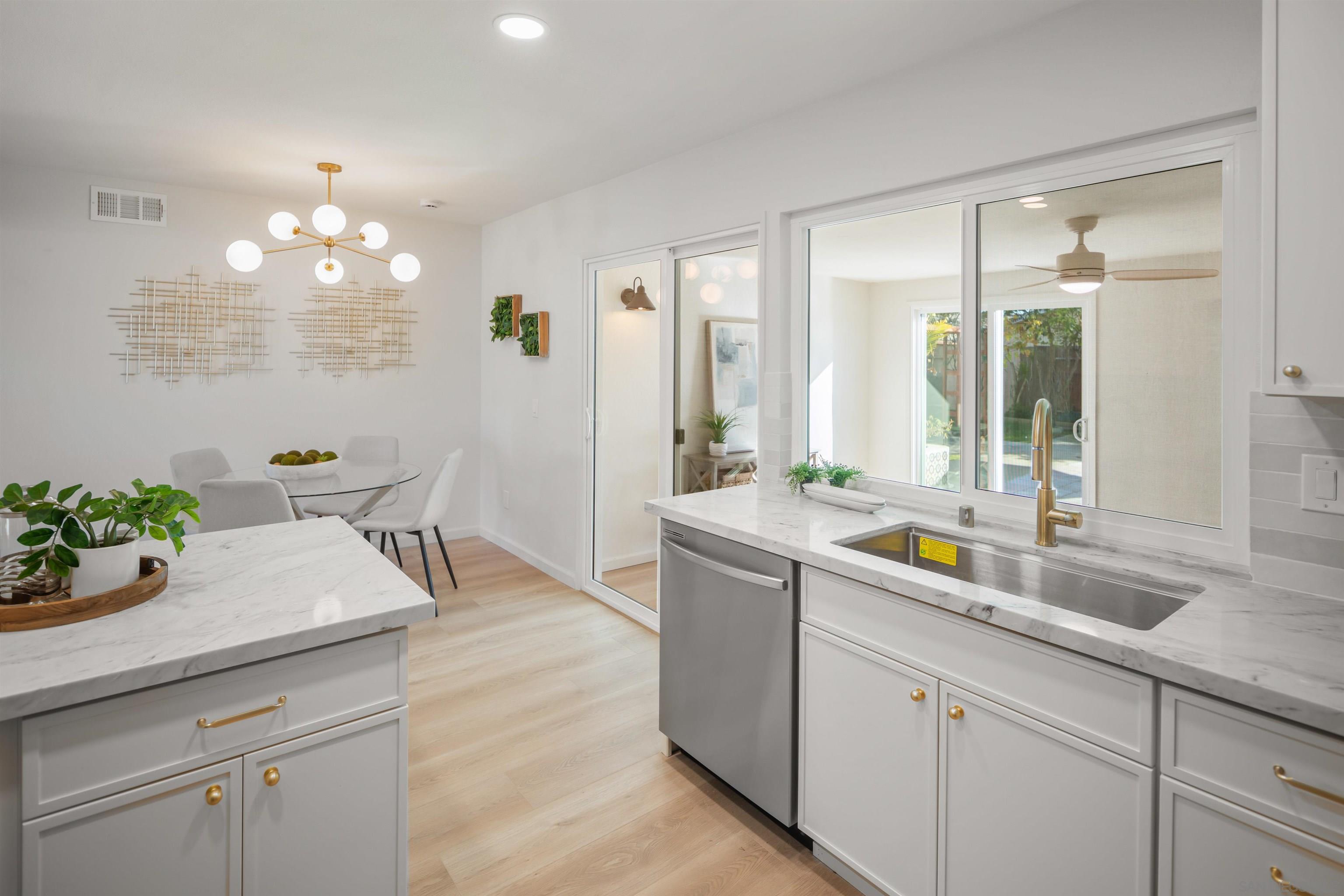 Detail Gallery Image 11 of 33 For 8715  Covina Cir, San Diego,  CA 92126 - 4 Beds | 2 Baths