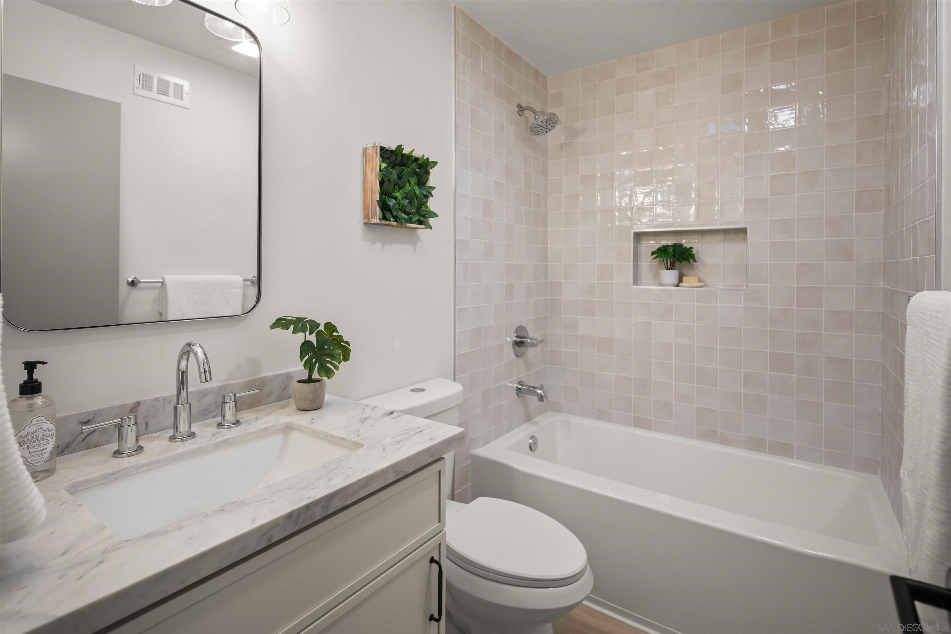 Detail Gallery Image 15 of 33 For 8715  Covina Cir, San Diego,  CA 92126 - 4 Beds | 2 Baths