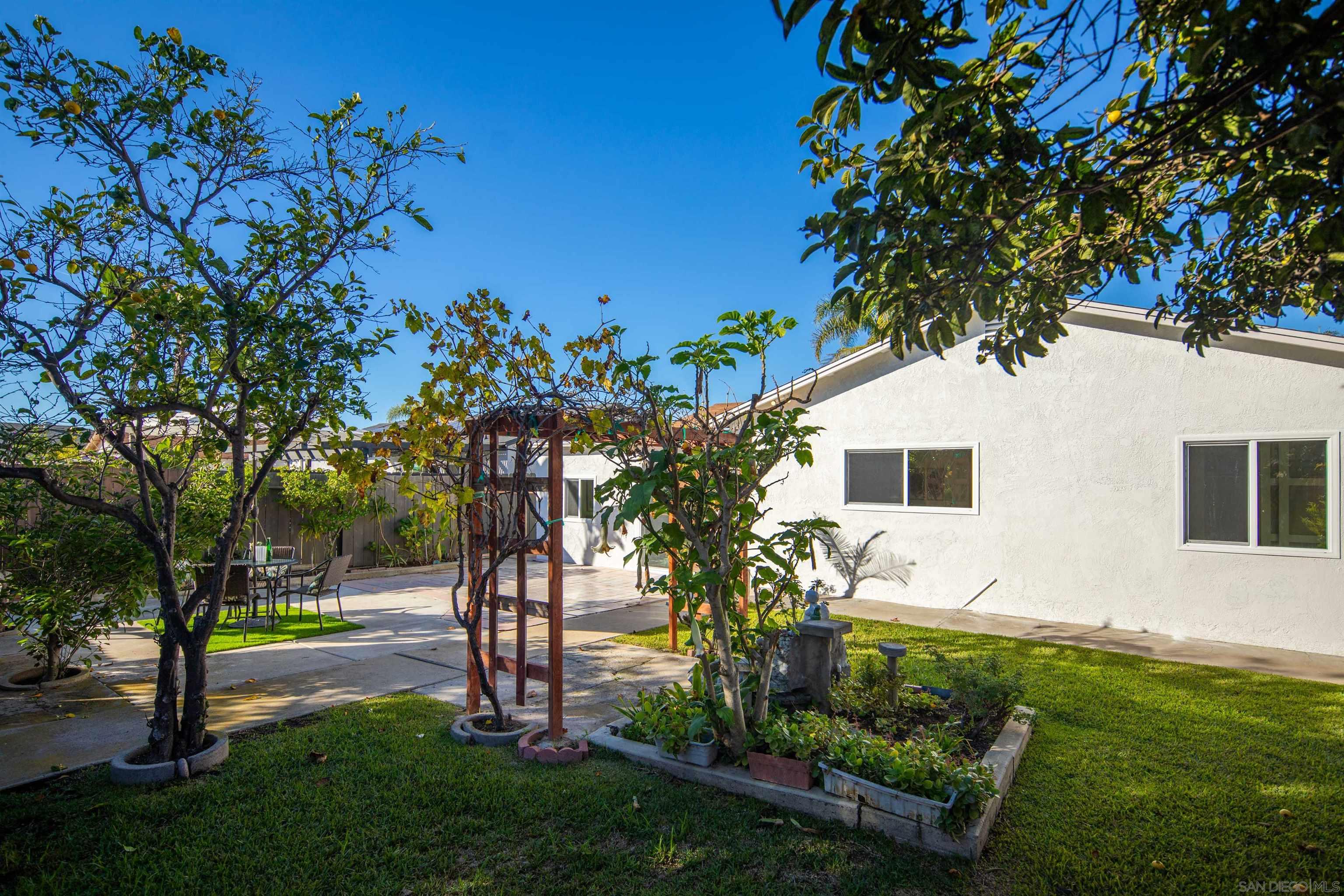 Detail Gallery Image 24 of 33 For 8715  Covina Cir, San Diego,  CA 92126 - 4 Beds | 2 Baths