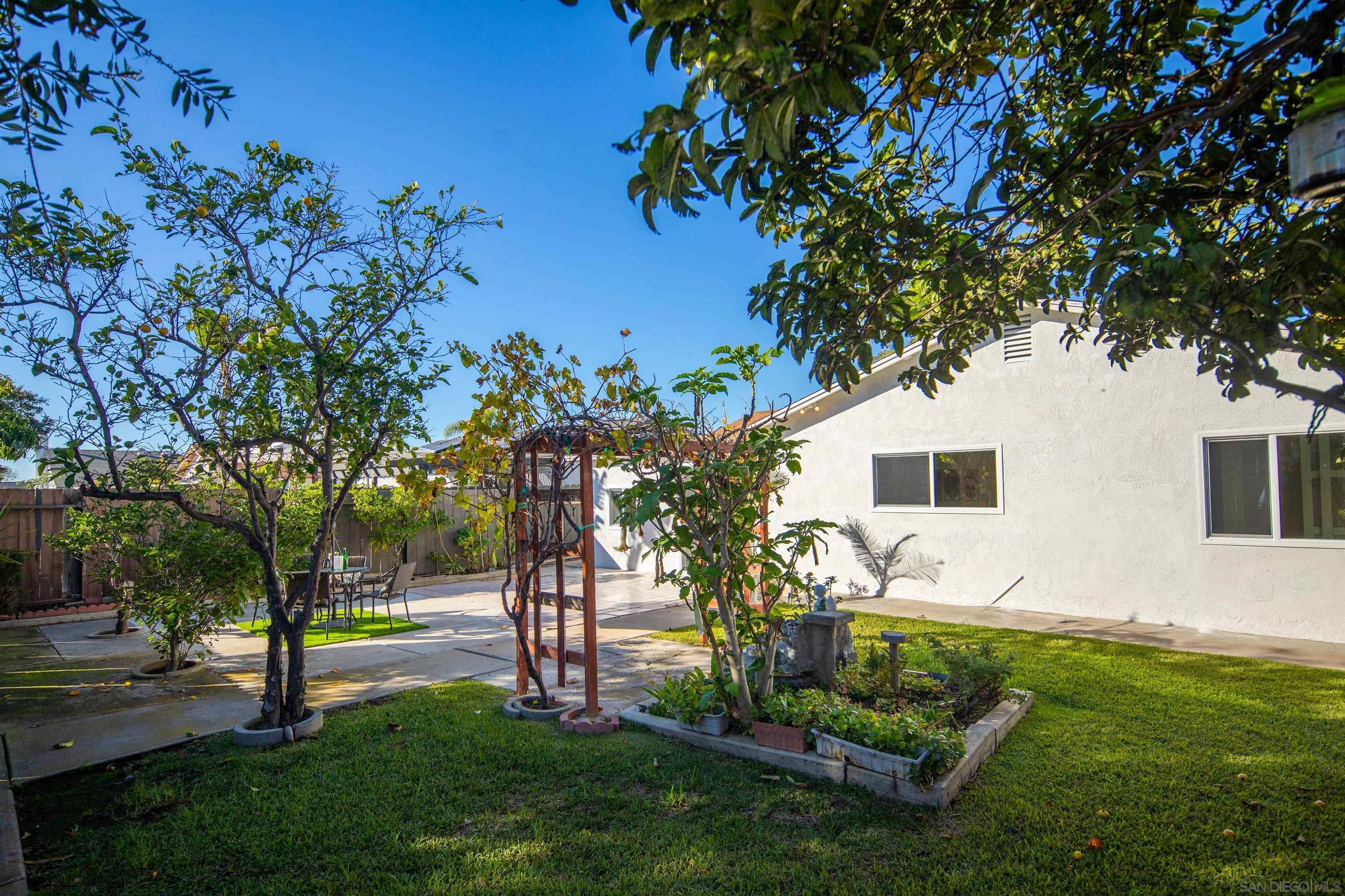 Detail Gallery Image 27 of 33 For 8715  Covina Cir, San Diego,  CA 92126 - 4 Beds | 2 Baths