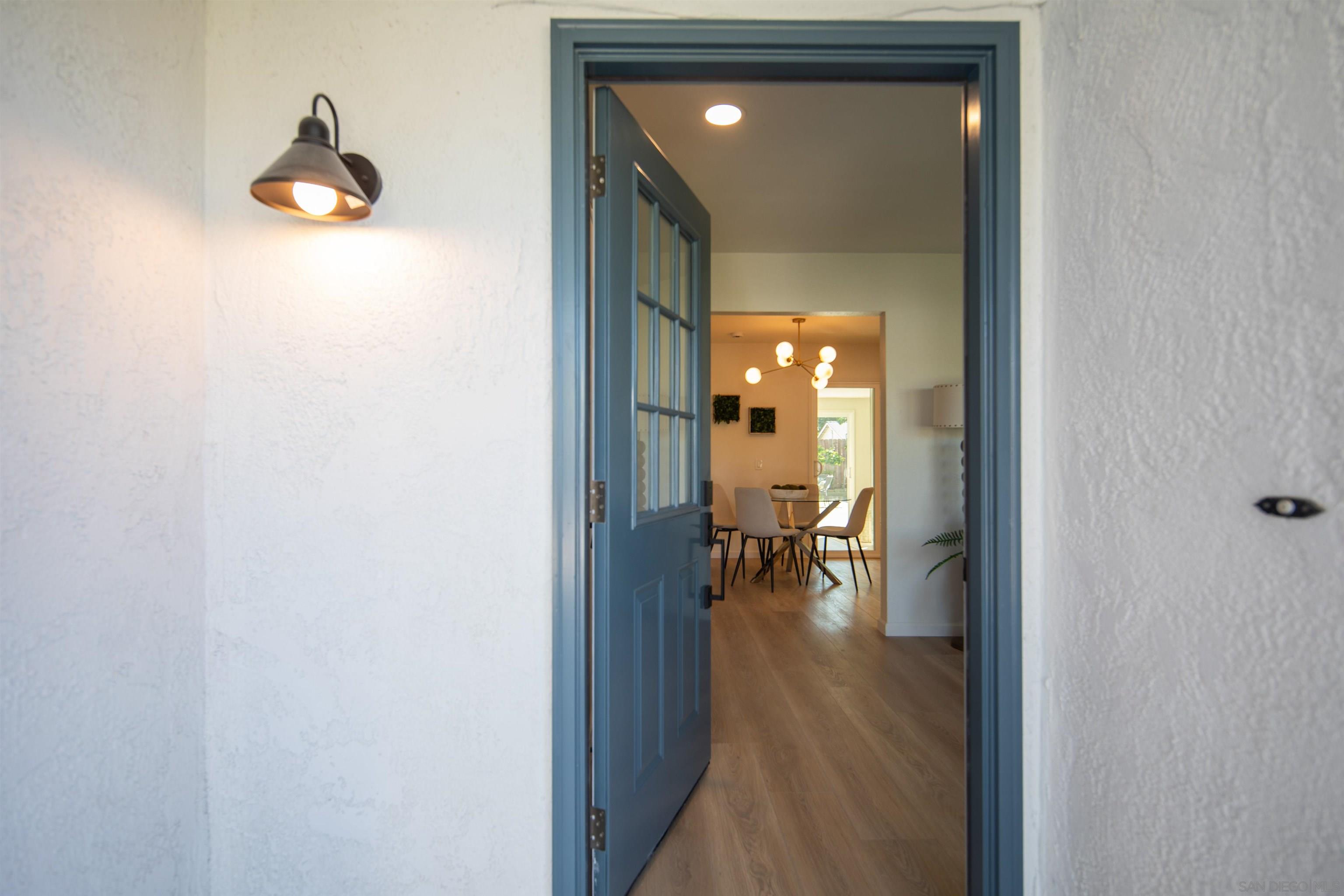Detail Gallery Image 4 of 33 For 8715  Covina Cir, San Diego,  CA 92126 - 4 Beds | 2 Baths
