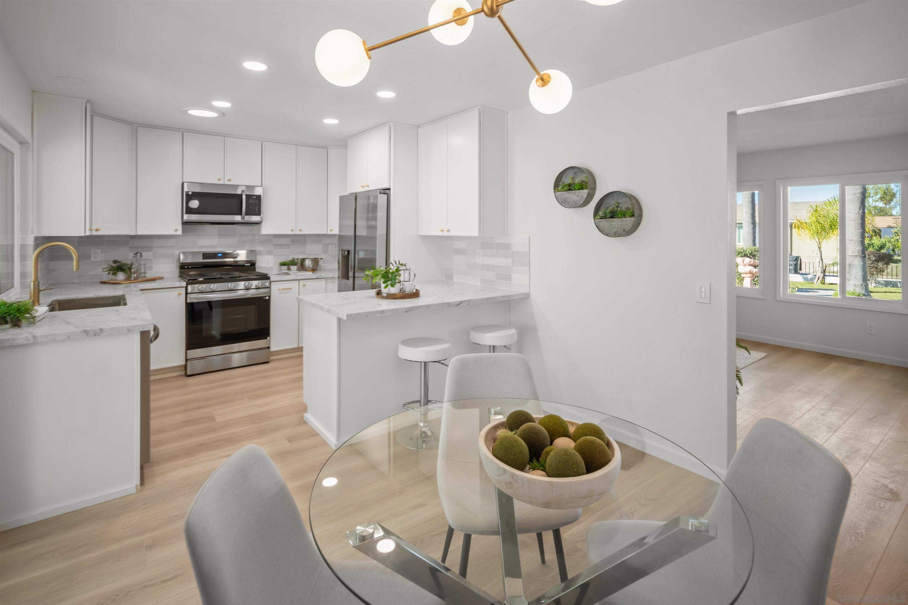 Detail Gallery Image 8 of 33 For 8715  Covina Cir, San Diego,  CA 92126 - 4 Beds | 2 Baths