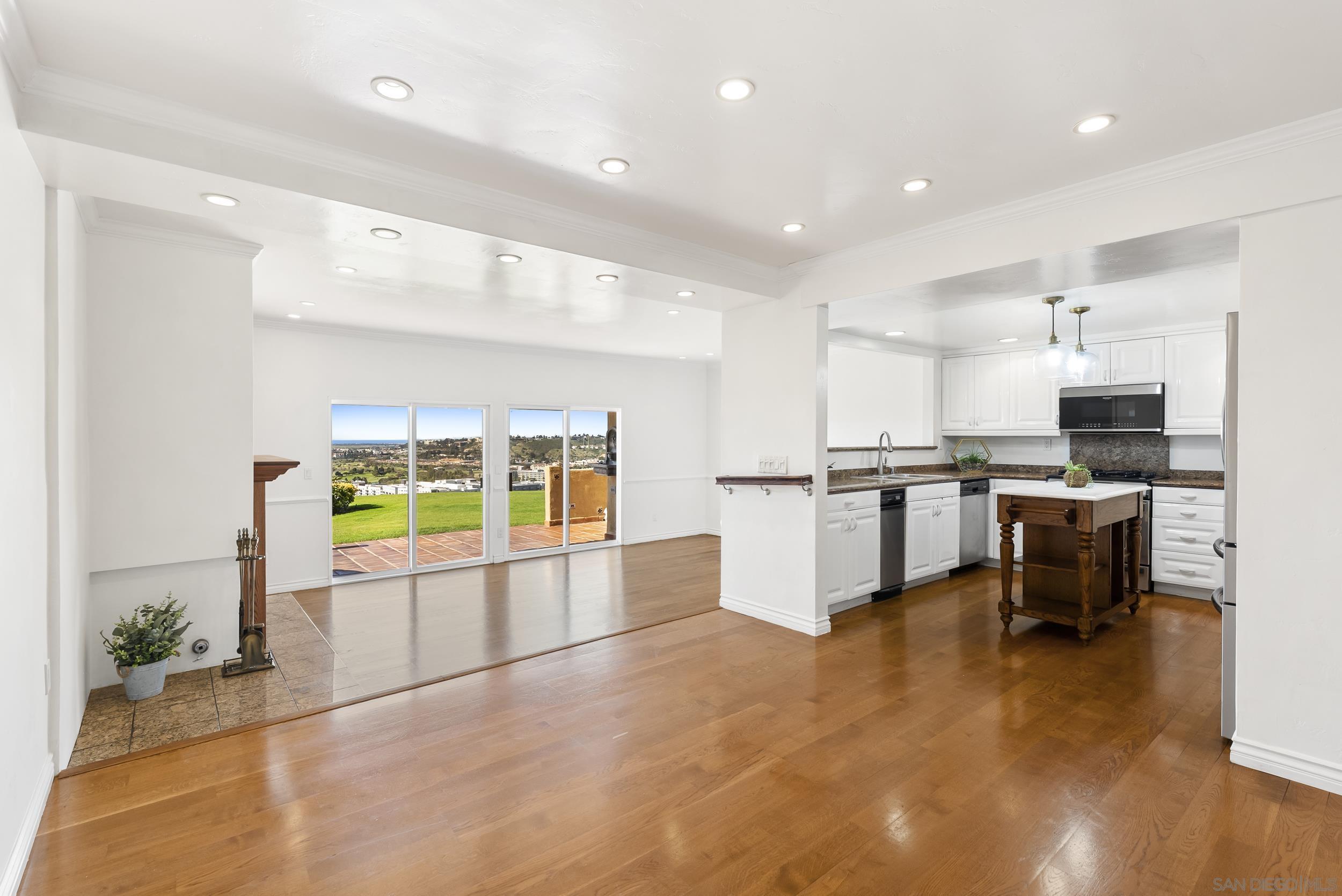 Detail Gallery Image 12 of 73 For 4460  Caminito Fuente, San Diego,  CA 92116 - 3 Beds | 2/1 Baths