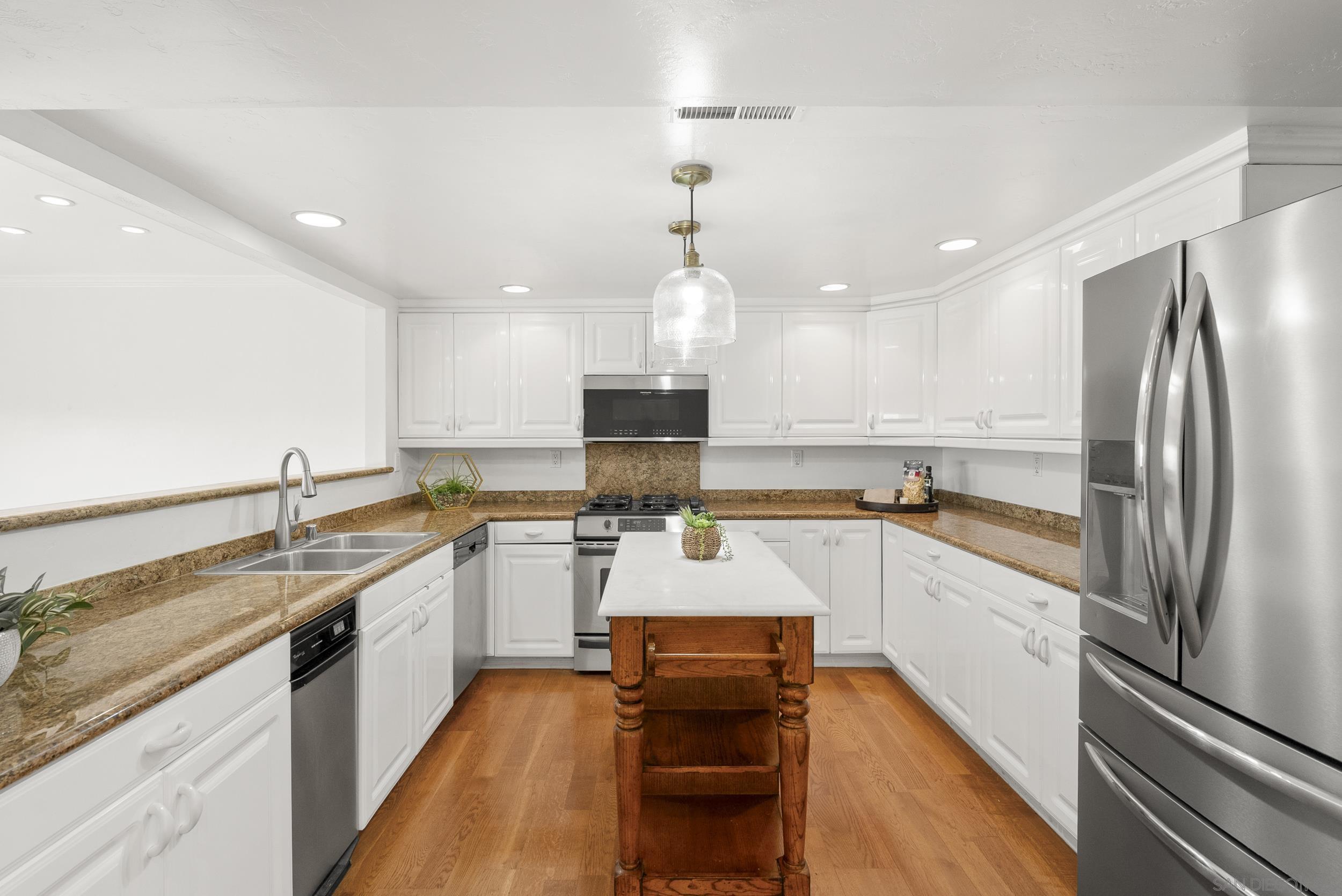 Detail Gallery Image 27 of 73 For 4460  Caminito Fuente, San Diego,  CA 92116 - 3 Beds | 2/1 Baths