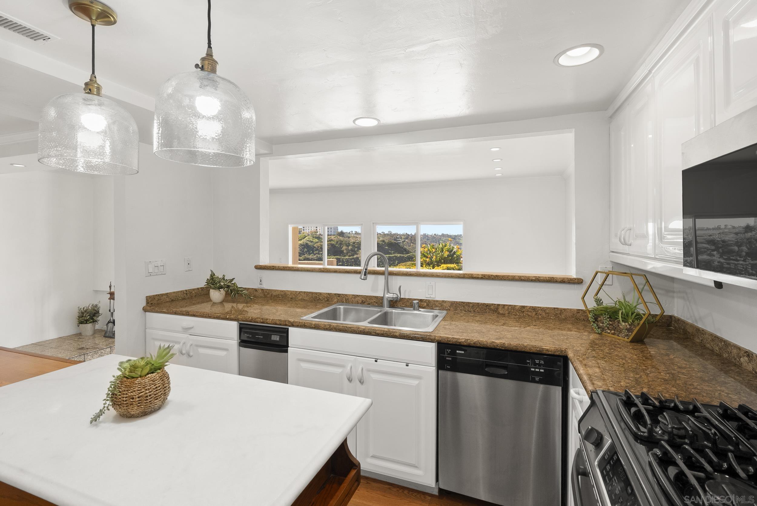 Detail Gallery Image 28 of 73 For 4460  Caminito Fuente, San Diego,  CA 92116 - 3 Beds | 2/1 Baths