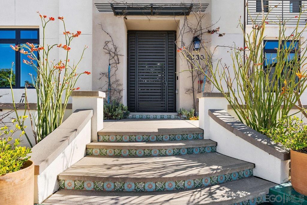 Detail Gallery Image 3 of 75 For 5330  Sweetwater Trl, San Diego,  CA 92130 - 6 Beds | 5/1 Baths