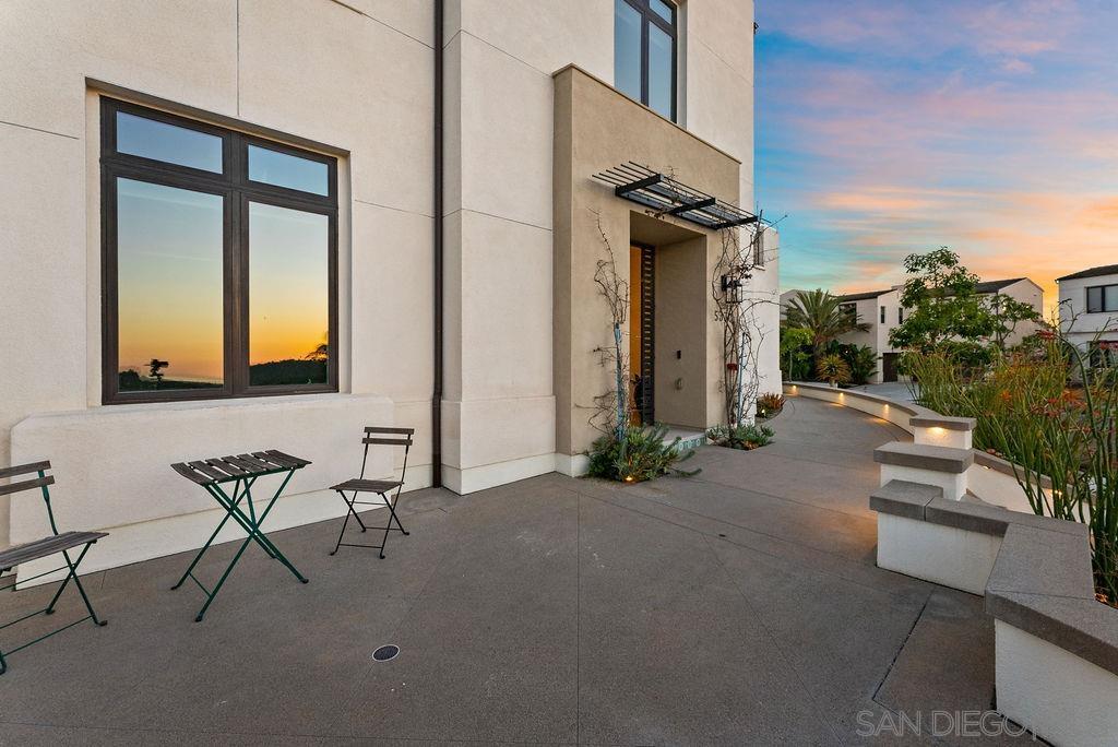 Detail Gallery Image 4 of 75 For 5330  Sweetwater Trl, San Diego,  CA 92130 - 6 Beds | 5/1 Baths