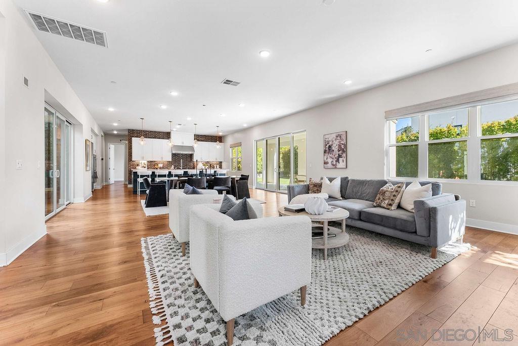 Detail Gallery Image 9 of 75 For 5330  Sweetwater Trl, San Diego,  CA 92130 - 6 Beds | 5/1 Baths