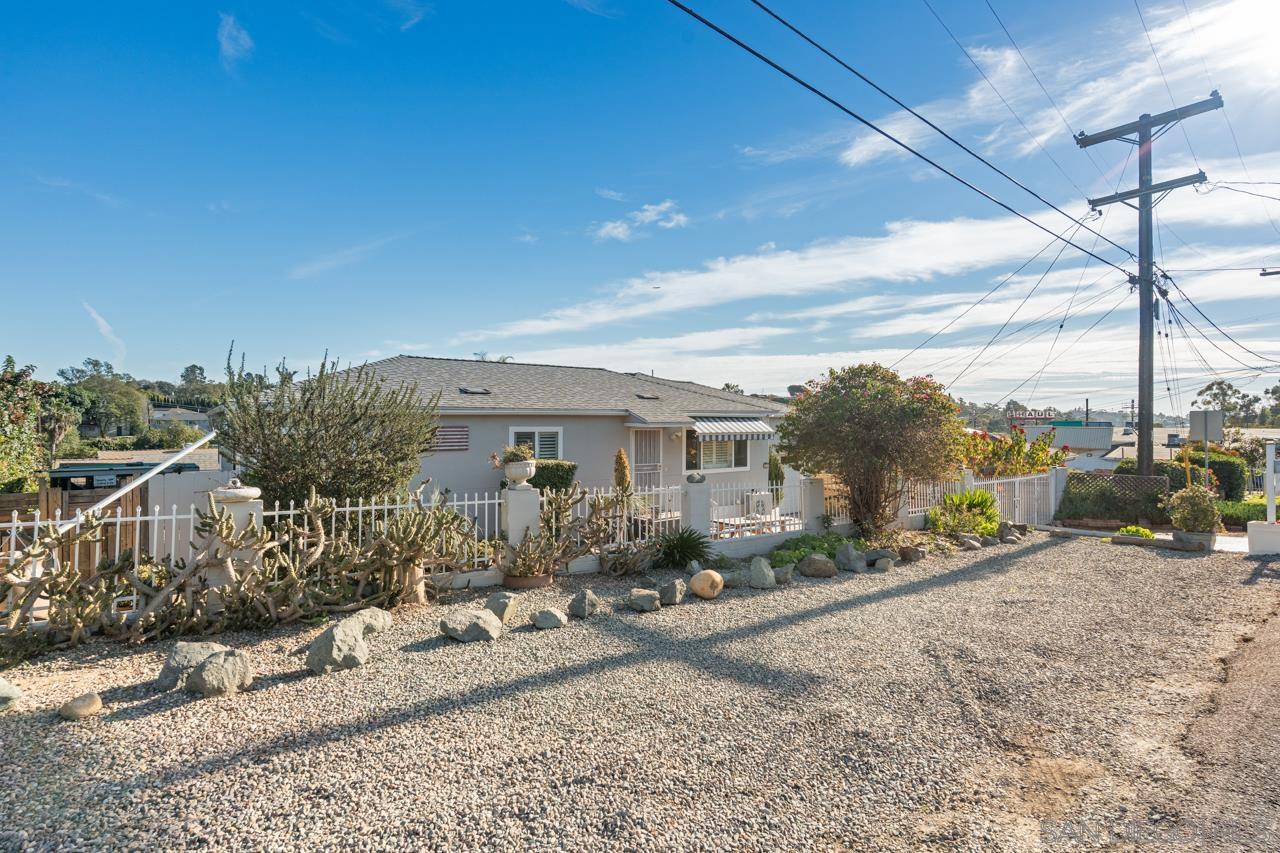 Detail Gallery Image 2 of 54 For 2017  El Prado Ave, Lemon Grove,  CA 91945 - 3 Beds | 2 Baths