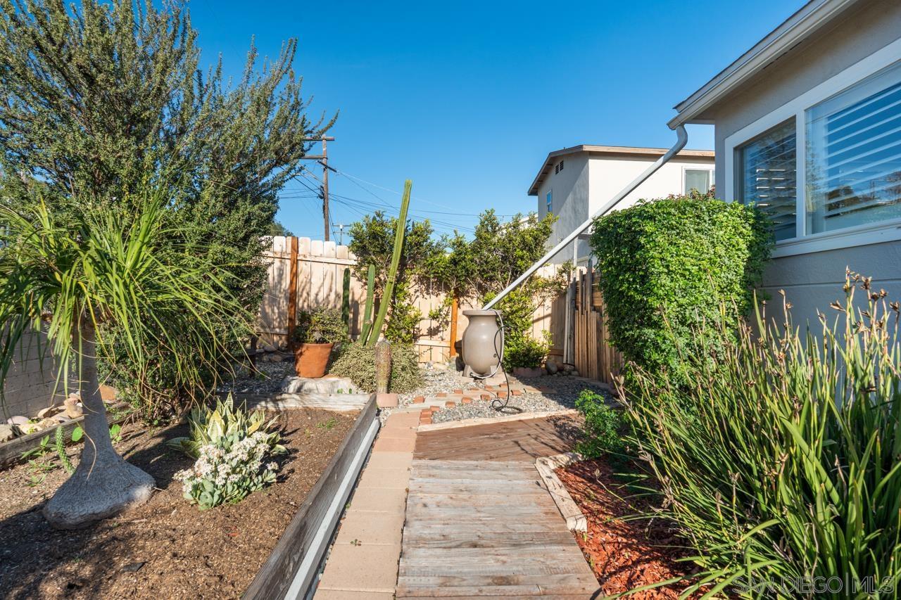 Detail Gallery Image 12 of 54 For 2017  El Prado Ave, Lemon Grove,  CA 91945 - 3 Beds | 2 Baths