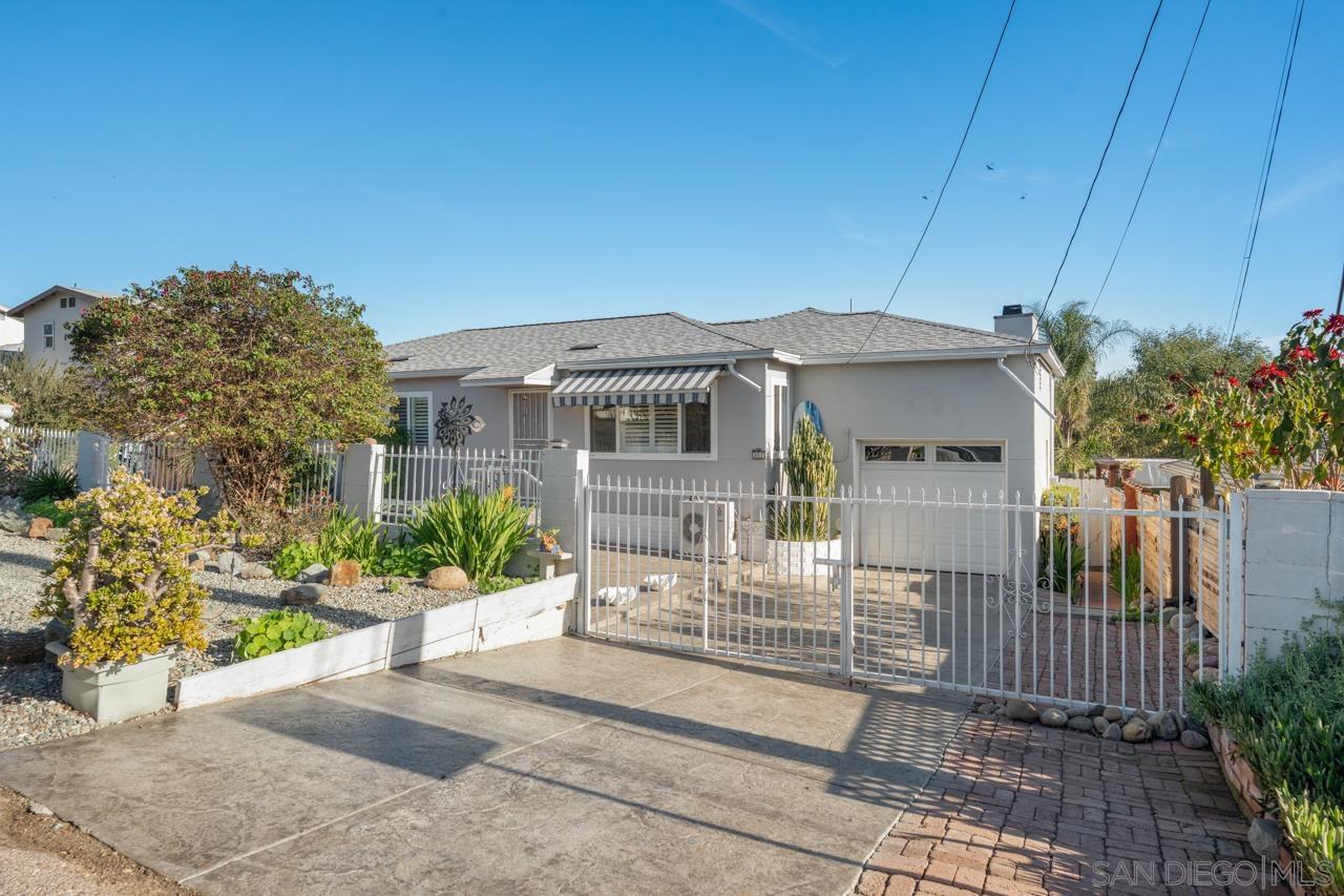 Detail Gallery Image 4 of 54 For 2017  El Prado Ave, Lemon Grove,  CA 91945 - 3 Beds | 2 Baths