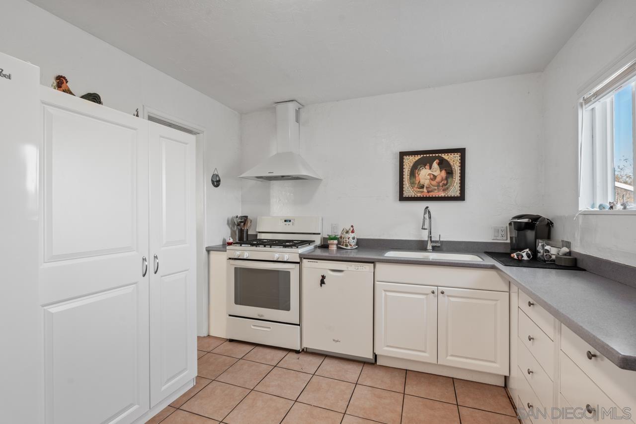 Detail Gallery Image 34 of 54 For 2017  El Prado Ave, Lemon Grove,  CA 91945 - 3 Beds | 2 Baths