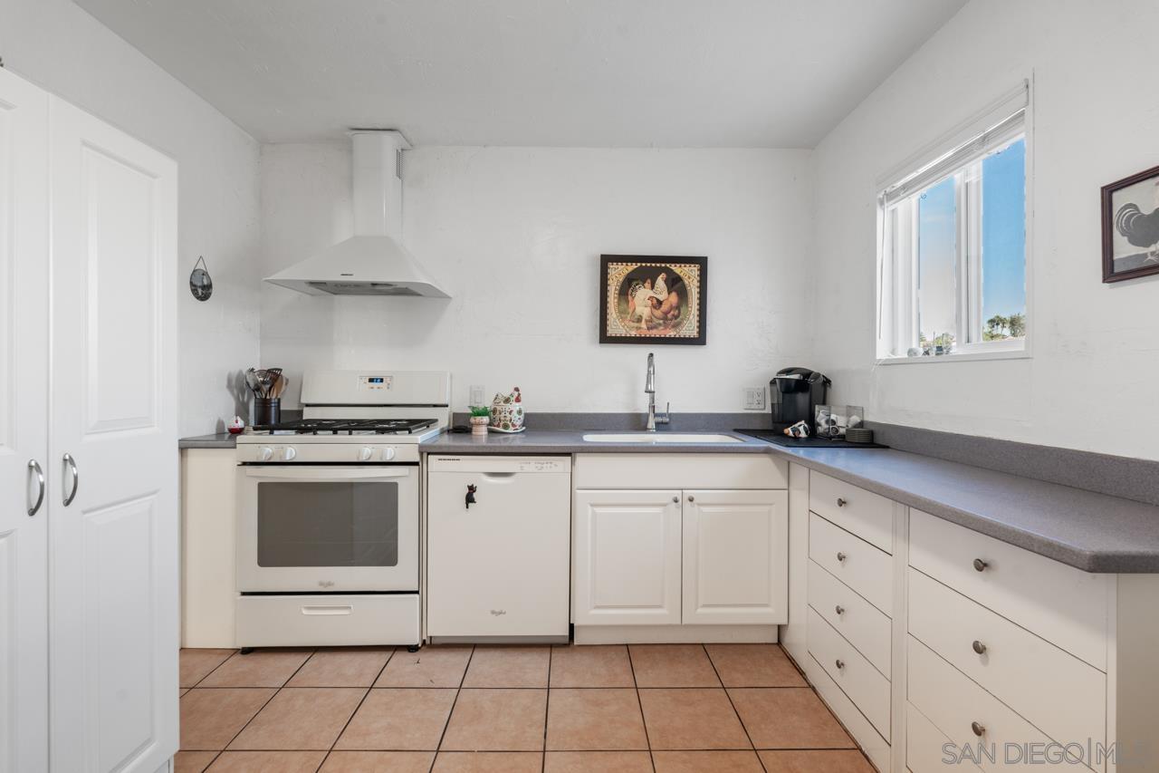 Detail Gallery Image 35 of 54 For 2017  El Prado Ave, Lemon Grove,  CA 91945 - 3 Beds | 2 Baths