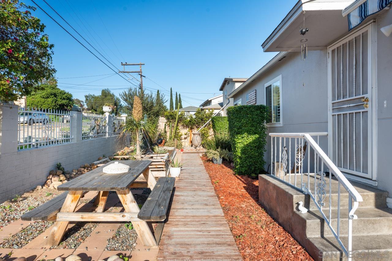 Detail Gallery Image 8 of 54 For 2017  El Prado Ave, Lemon Grove,  CA 91945 - 3 Beds | 2 Baths