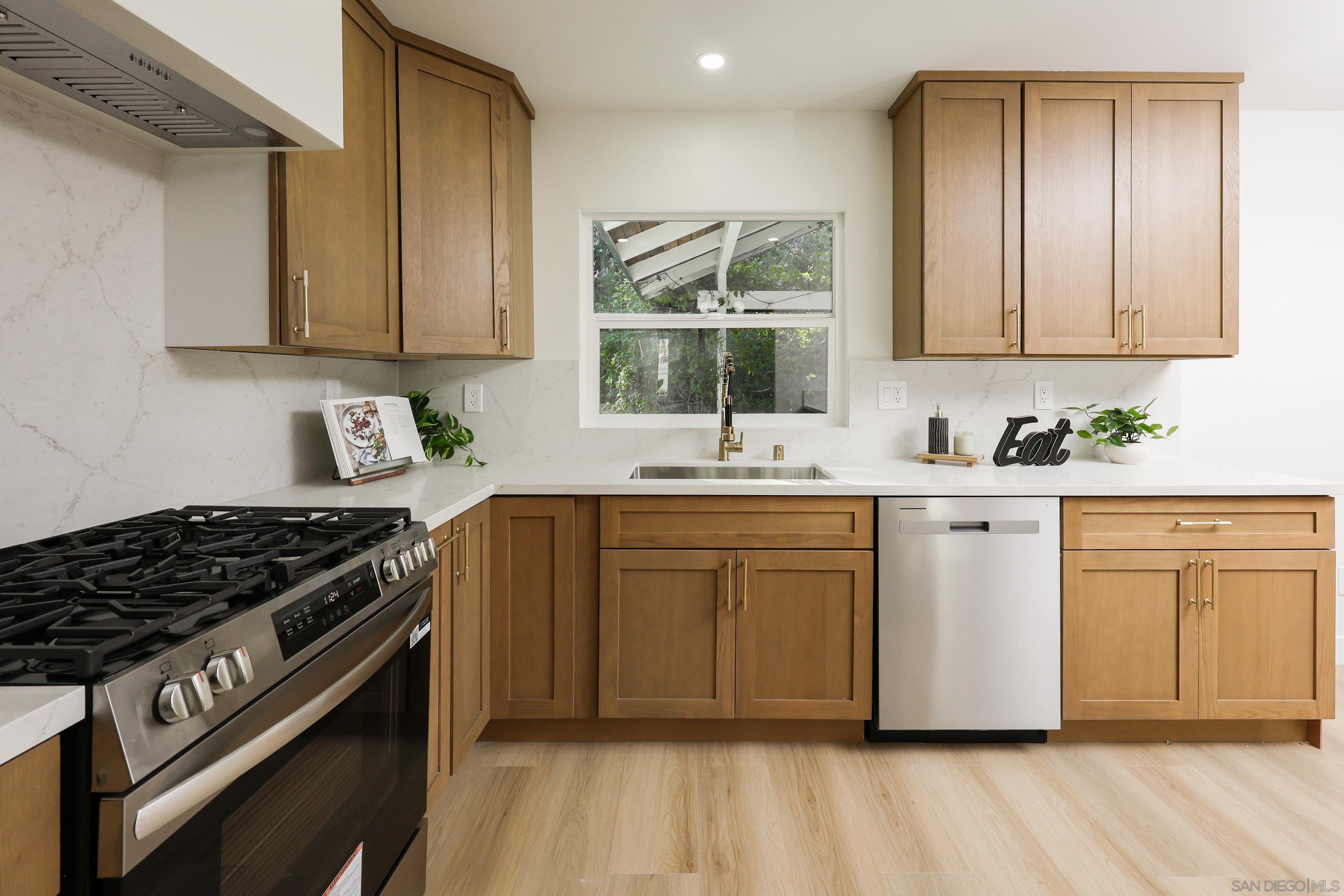 Detail Gallery Image 8 of 42 For 3619  Oxford St, Carlsbad,  CA 92010 - 3 Beds | 2 Baths