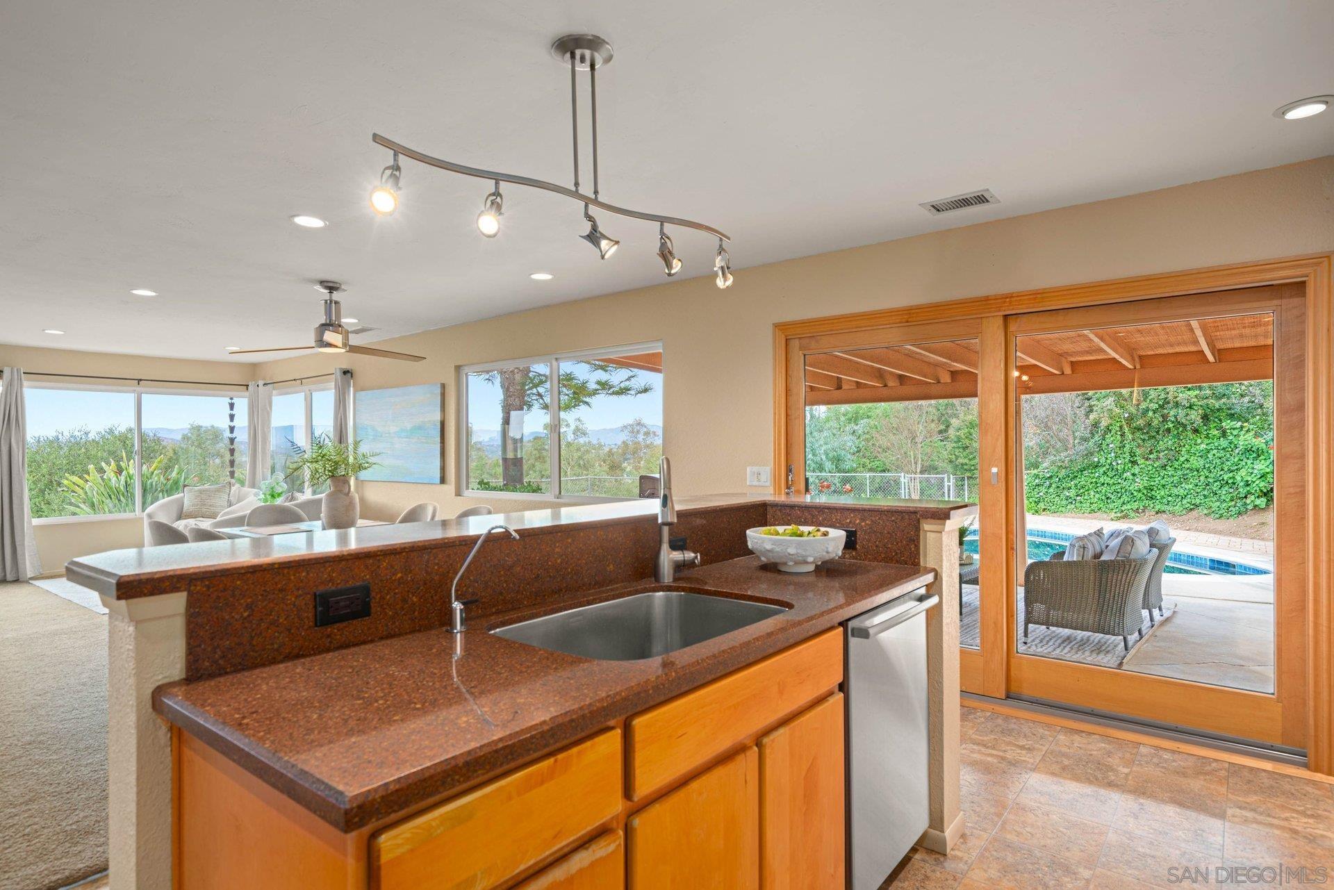Detail Gallery Image 9 of 28 For 15770  Oak Valley Road, Ramona,  CA 92065 - 4 Beds | 2 Baths