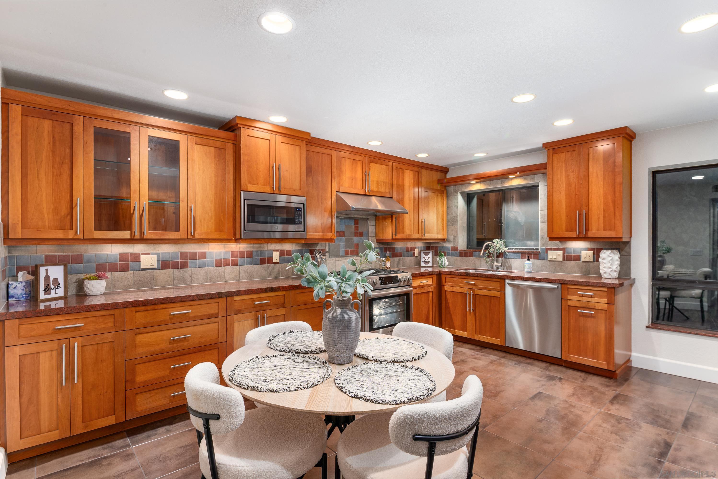 Front Image Thumbnail for SD260002316