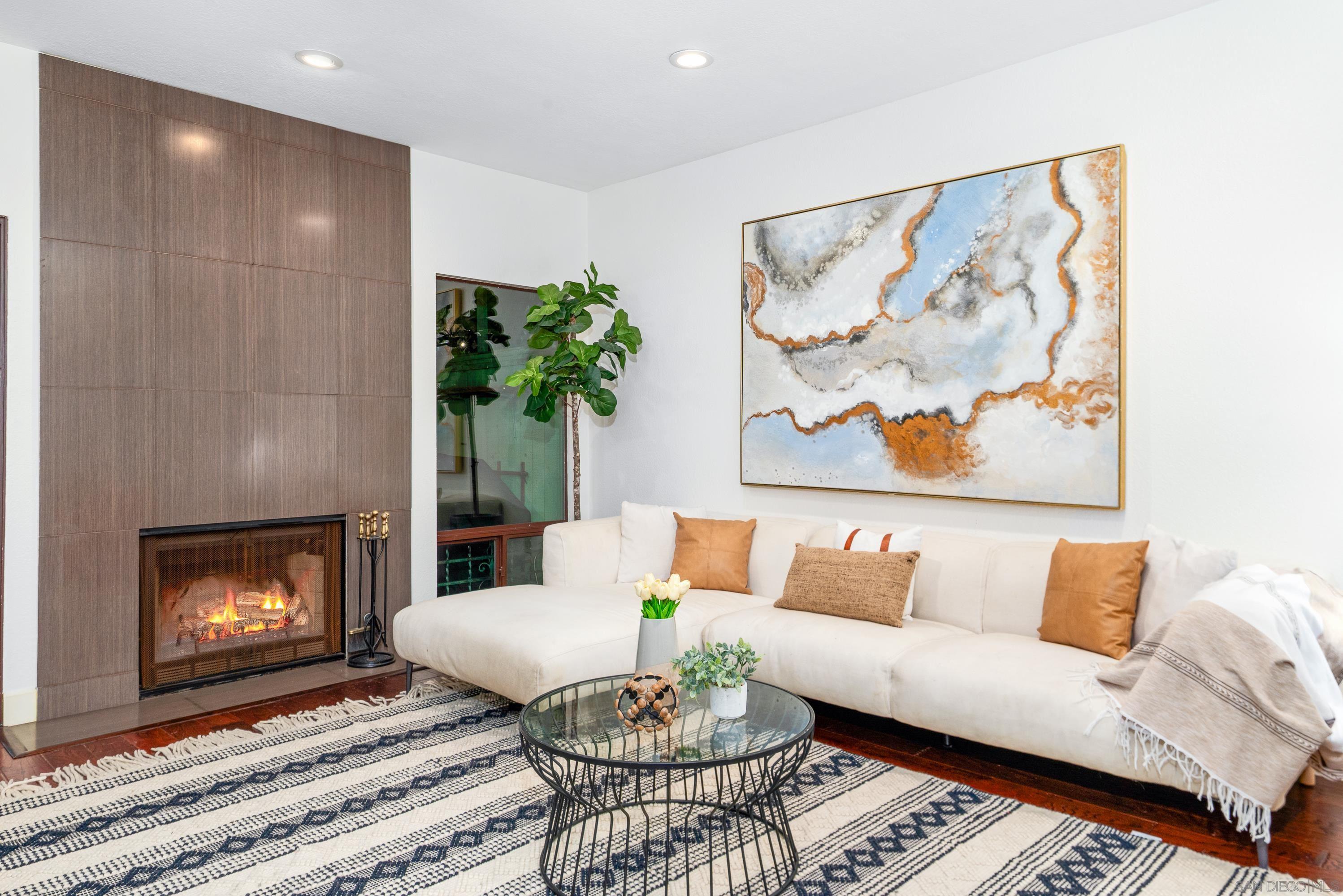 Detail Gallery Image 2 of 40 For 1027  Essex St  #B,  San Diego,  CA 92103 - 2 Beds | 2/1 Baths