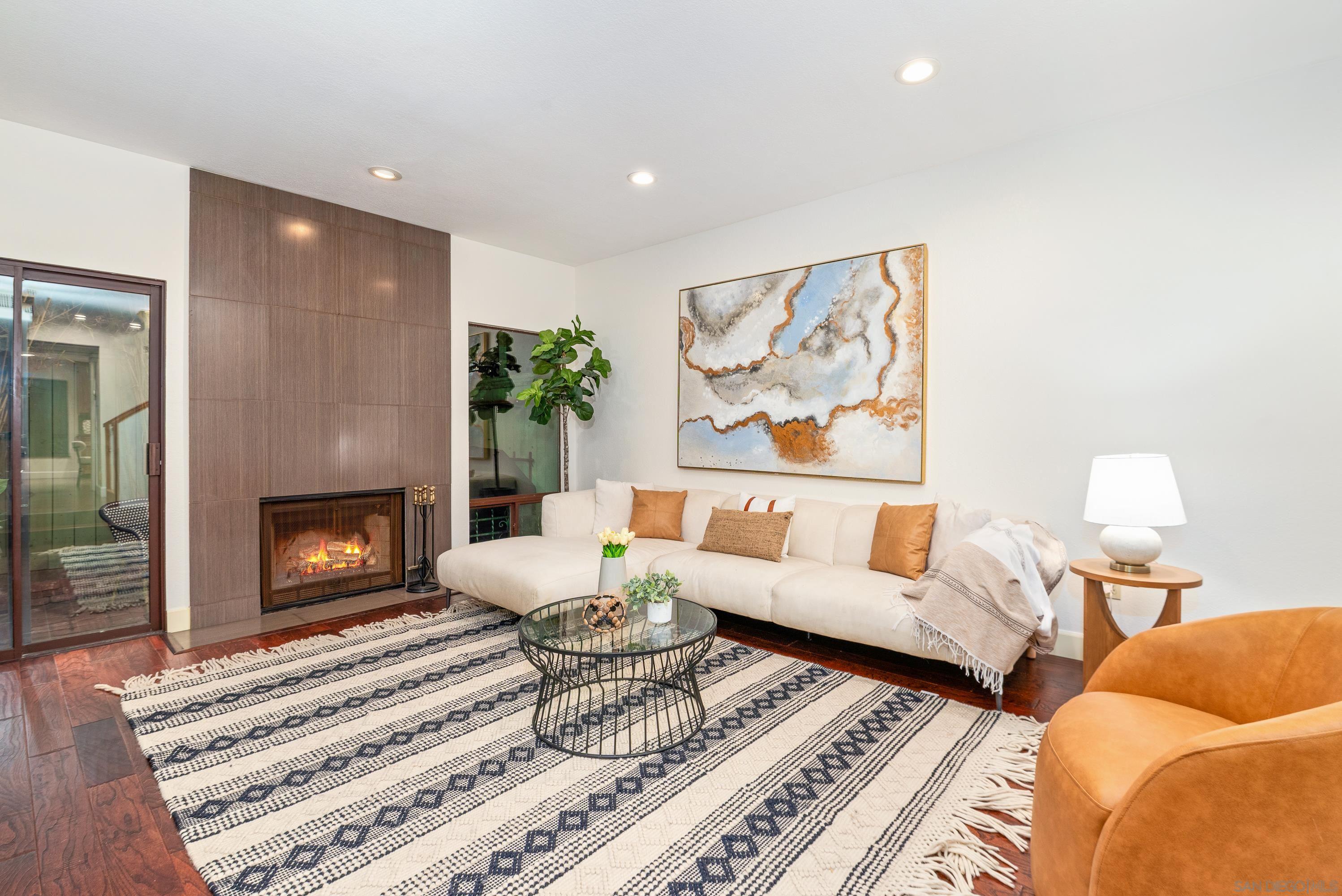 Detail Gallery Image 3 of 40 For 1027  Essex St  #B,  San Diego,  CA 92103 - 2 Beds | 2/1 Baths