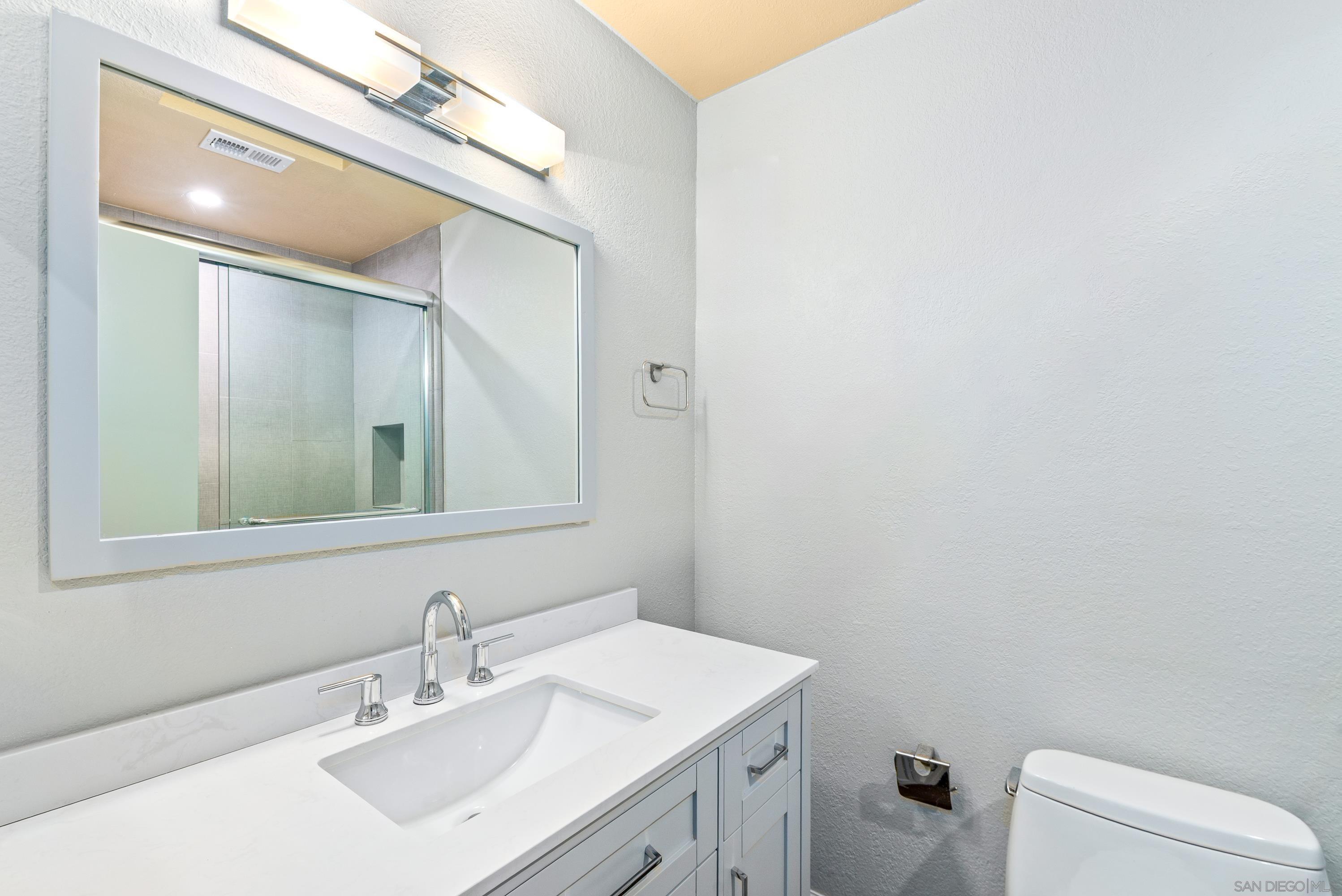Detail Gallery Image 24 of 40 For 1027  Essex St  #B,  San Diego,  CA 92103 - 2 Beds | 2/1 Baths