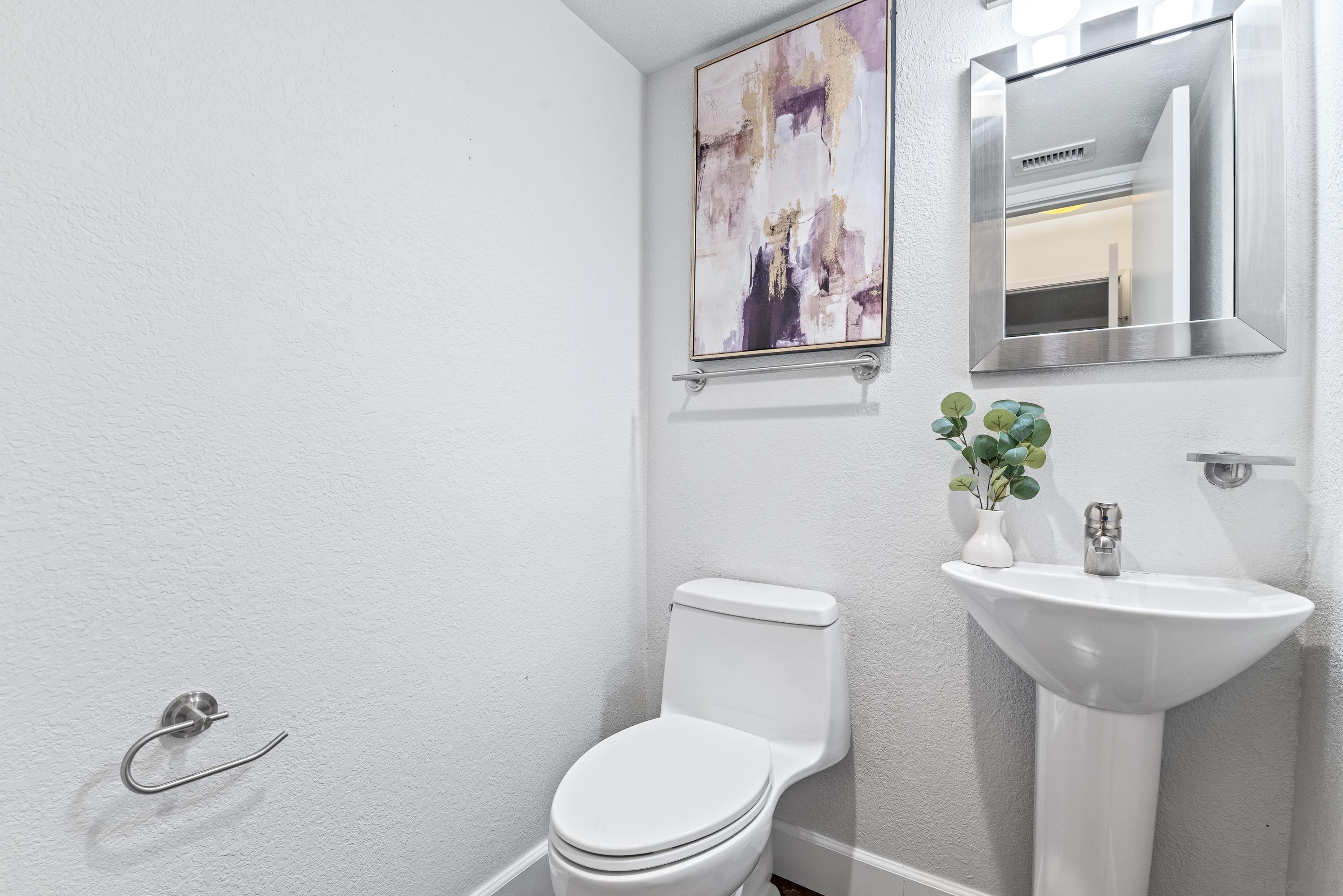Detail Gallery Image 25 of 40 For 1027  Essex St  #B,  San Diego,  CA 92103 - 2 Beds | 2/1 Baths
