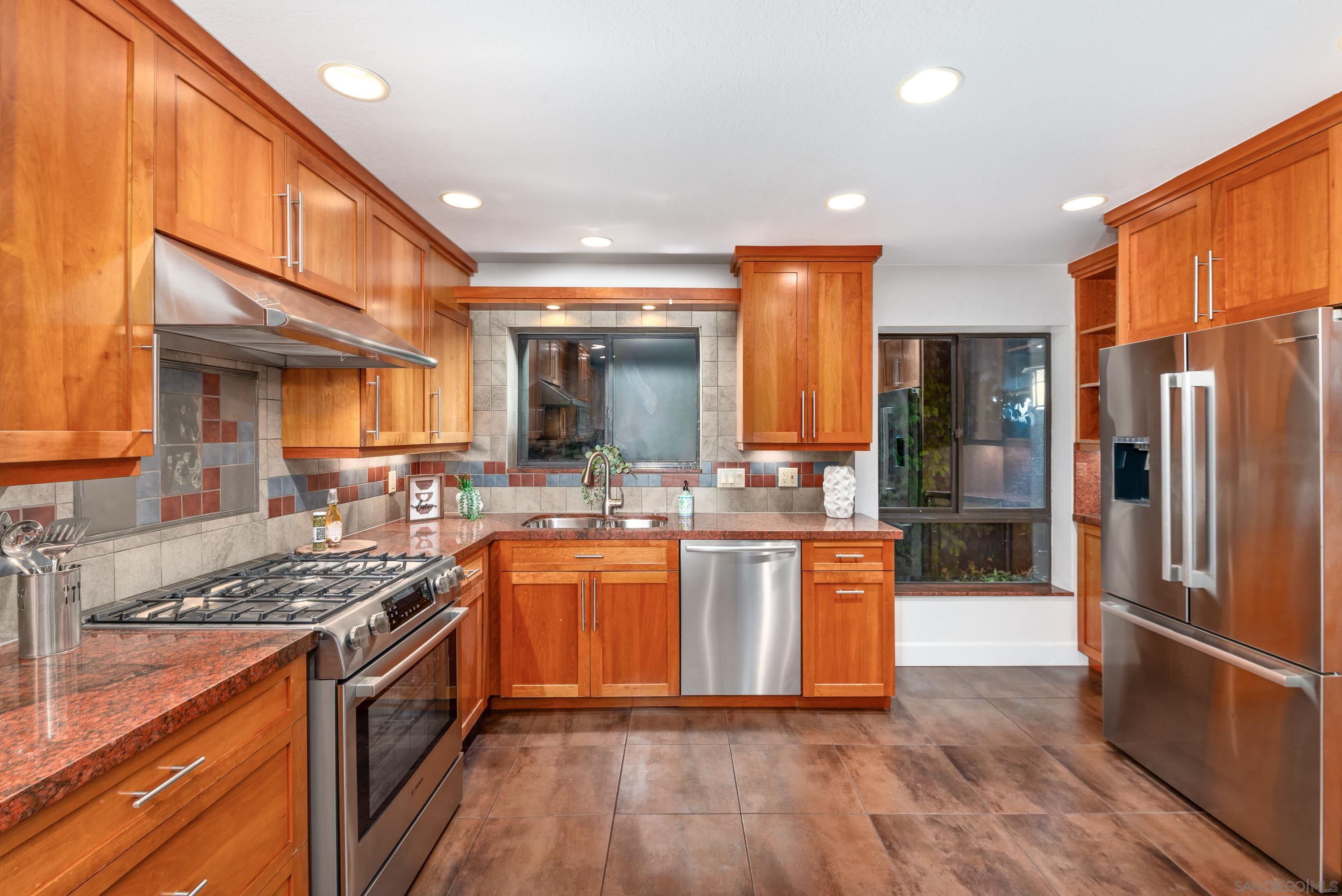 Detail Gallery Image 5 of 40 For 1027  Essex St  #B,  San Diego,  CA 92103 - 2 Beds | 2/1 Baths