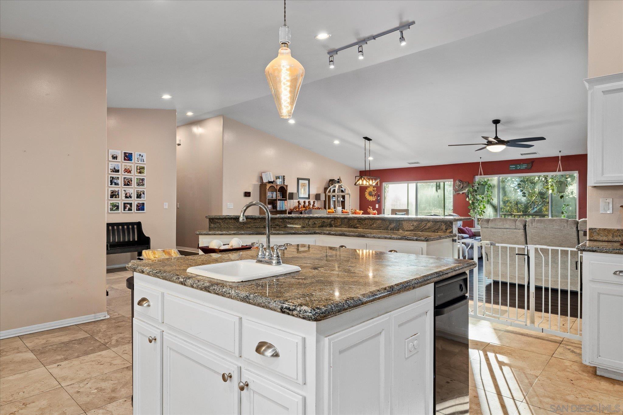 Detail Gallery Image 20 of 66 For 1714  Foss Rd, Alpine,  CA 91901 - 3 Beds | 2/1 Baths