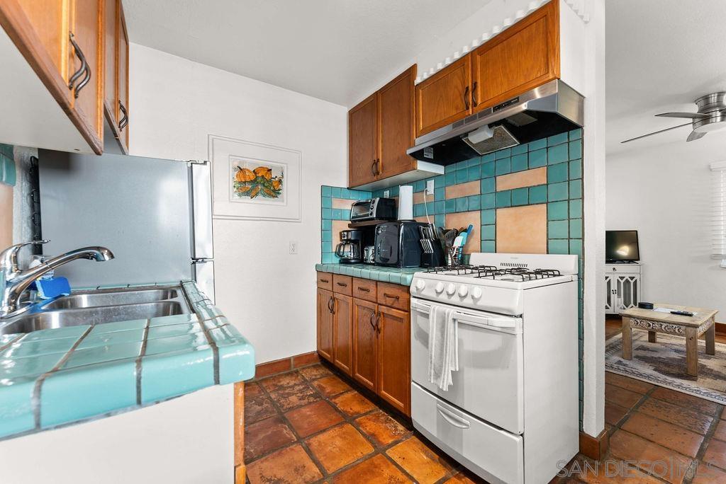 Detail Gallery Image 13 of 32 For 2282-84  Congress St, San Diego,  CA 92110 - – Beds | – Baths