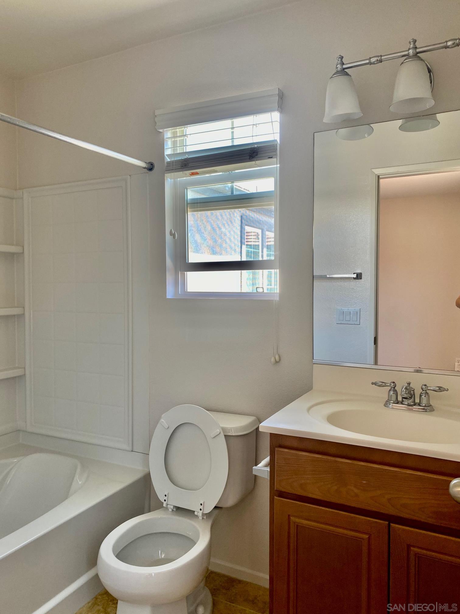 Detail Gallery Image 11 of 17 For 16915  Hutchins Lndg  #57,  San Diego,  CA 92127 - 3 Beds | 3/1 Baths