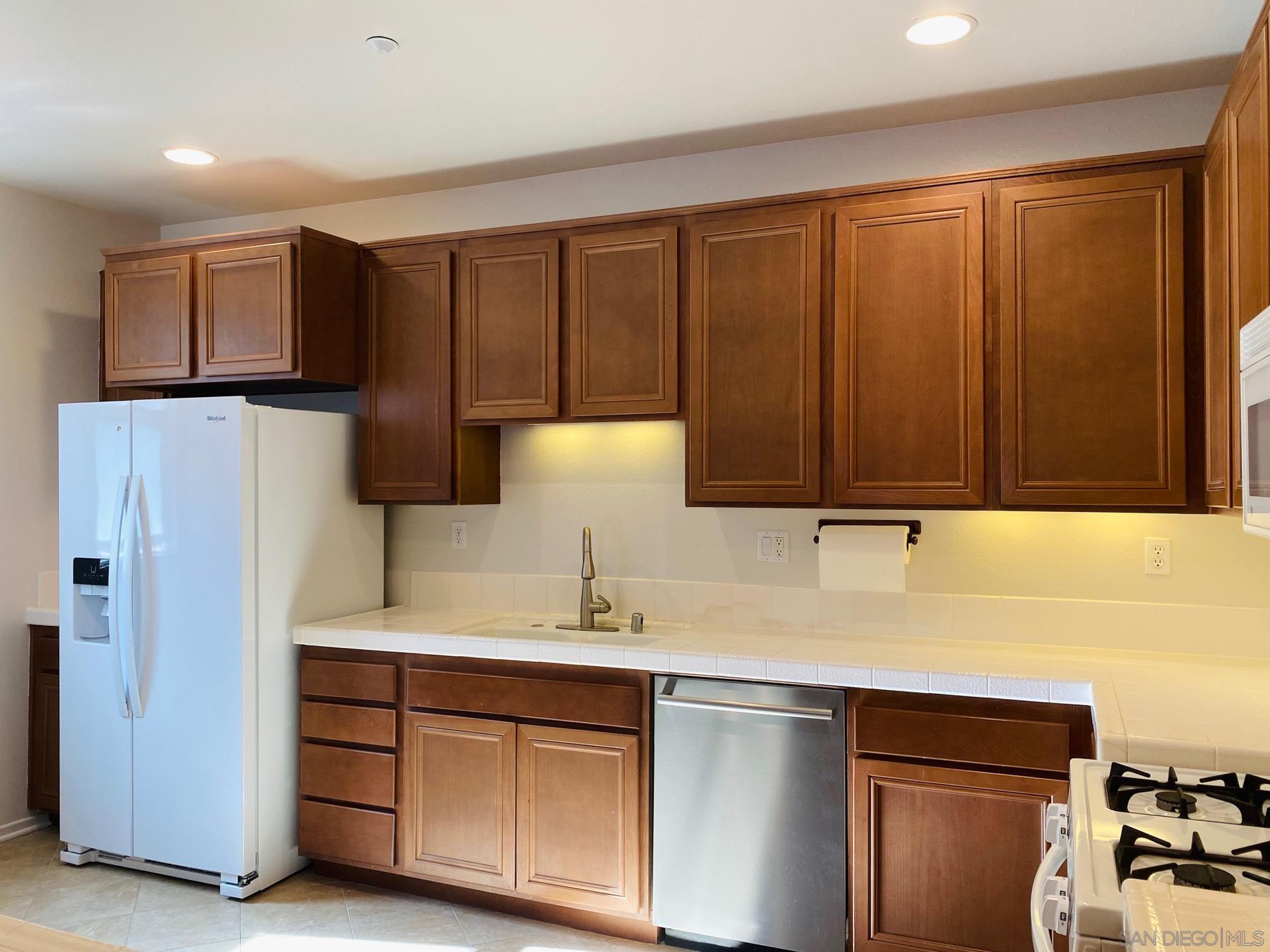 Detail Gallery Image 8 of 17 For 16915  Hutchins Lndg  #57,  San Diego,  CA 92127 - 3 Beds | 3/1 Baths