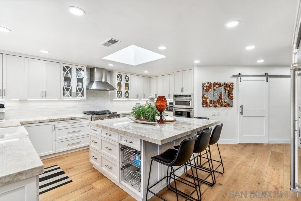 Detail Gallery Image 5 of 22 For 12385  Conquistador Way, San Diego,  CA 92128 - 3 Beds | 2 Baths