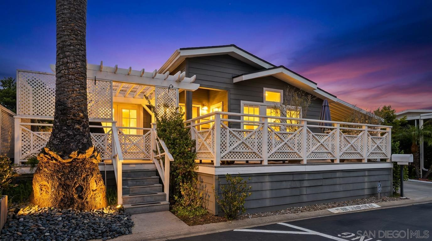 Detail Gallery Image 2 of 27 For 7002  San Bartolo St  #30,  Carlsbad,  CA 92011 - 3 Beds | 2 Baths