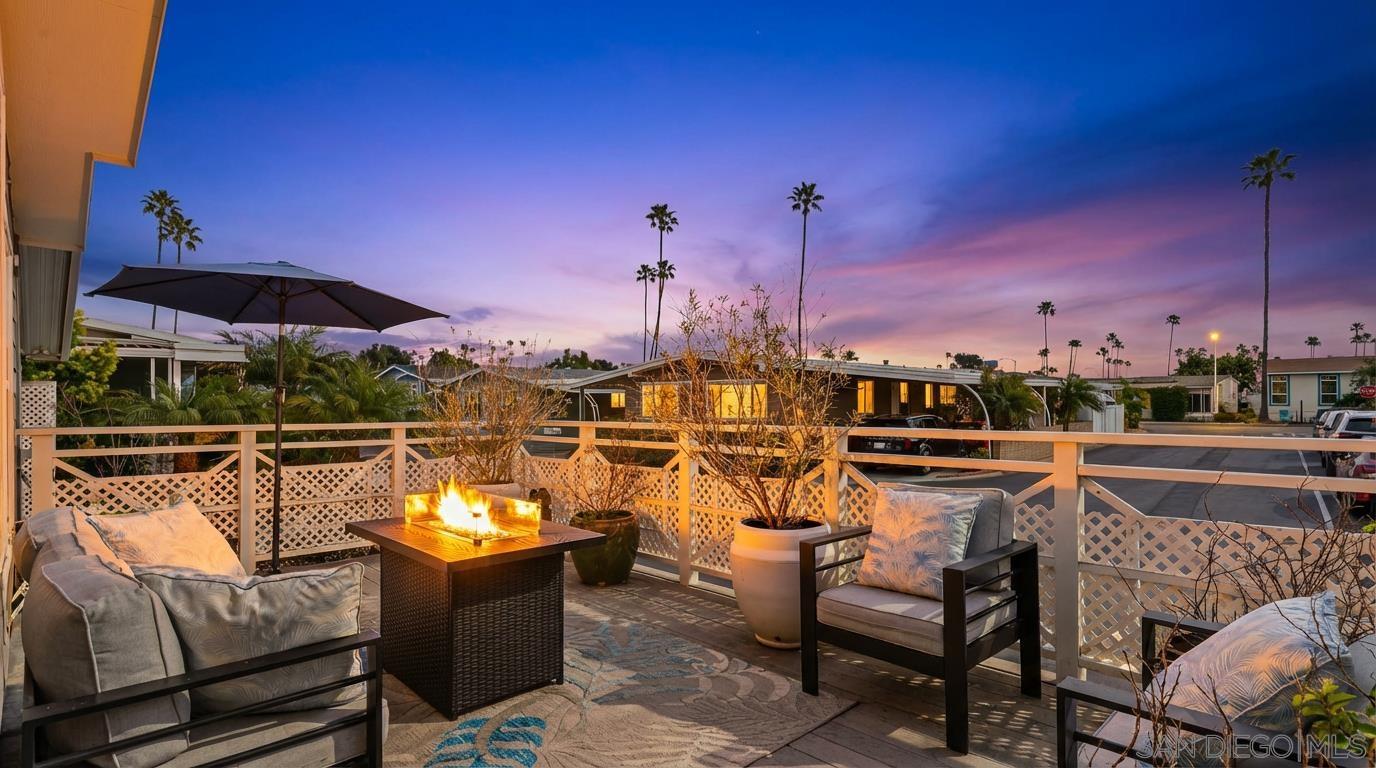 Detail Gallery Image 4 of 27 For 7002  San Bartolo St  #30,  Carlsbad,  CA 92011 - 3 Beds | 2 Baths