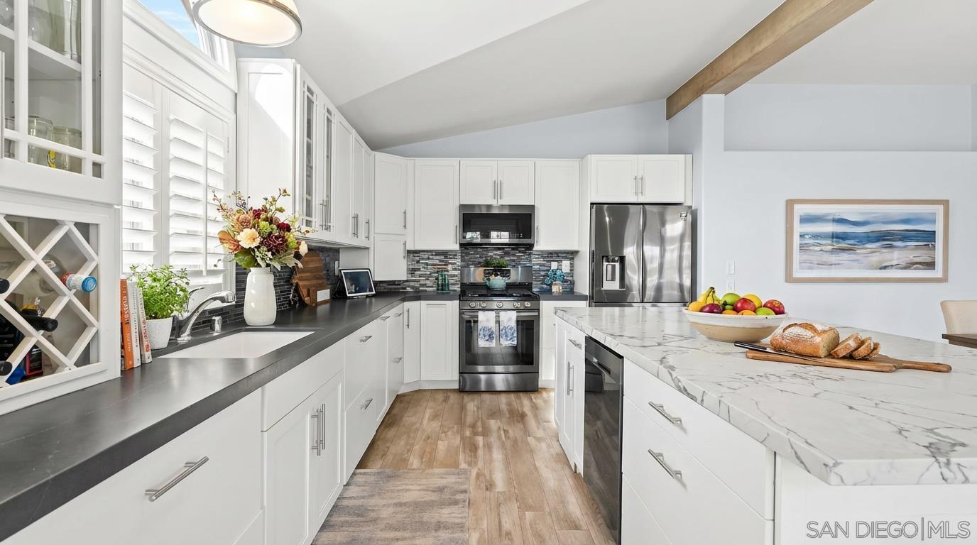 Detail Gallery Image 10 of 27 For 7002  San Bartolo St  #30,  Carlsbad,  CA 92011 - 3 Beds | 2 Baths