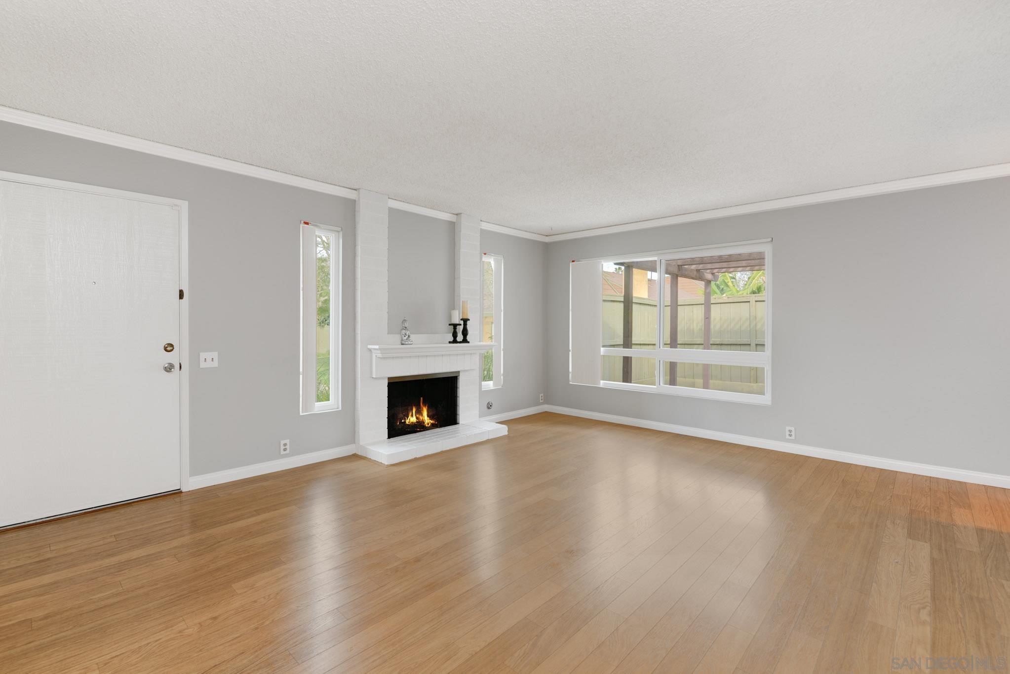 Detail Gallery Image 5 of 13 For 10524  Caminito Glenellen, San Diego,  CA 92126 - 2 Beds | 2 Baths