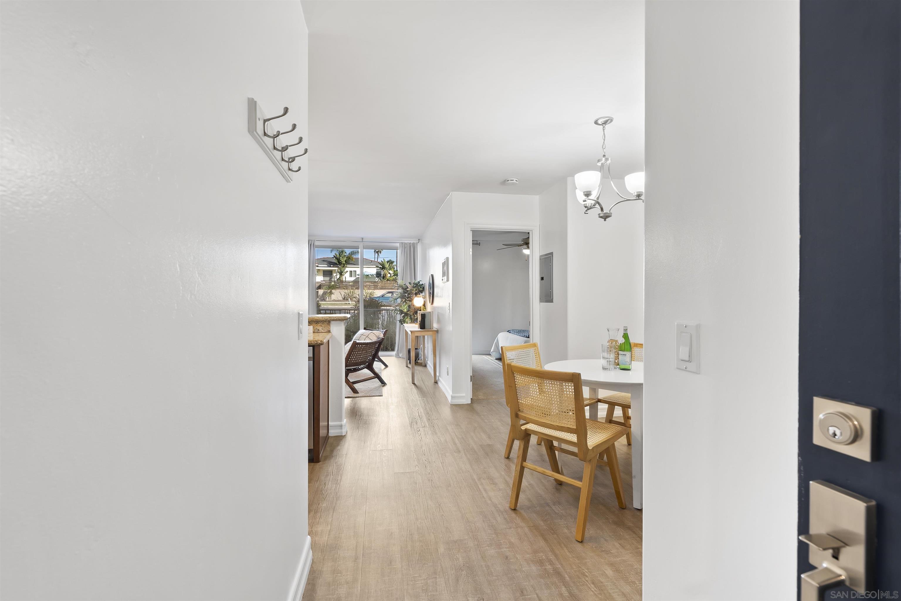 Detail Gallery Image 4 of 25 For 3910  Haines St  #106,  San Diego,  CA 92109 - 1 Beds | 1 Baths