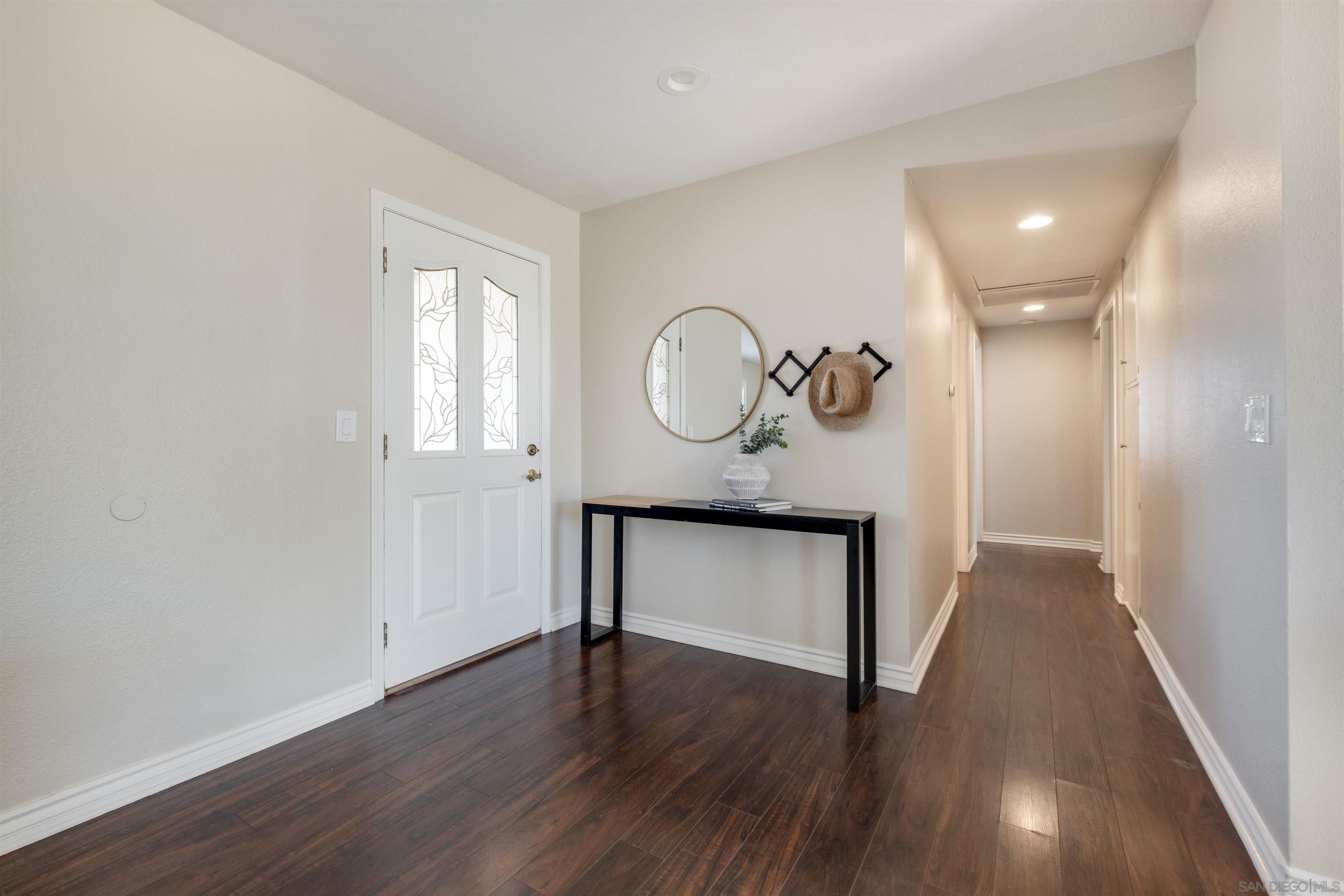 Detail Gallery Image 11 of 28 For 1903  Ruthie Way, San Diego,  CA 92139 - 4 Beds | 3 Baths