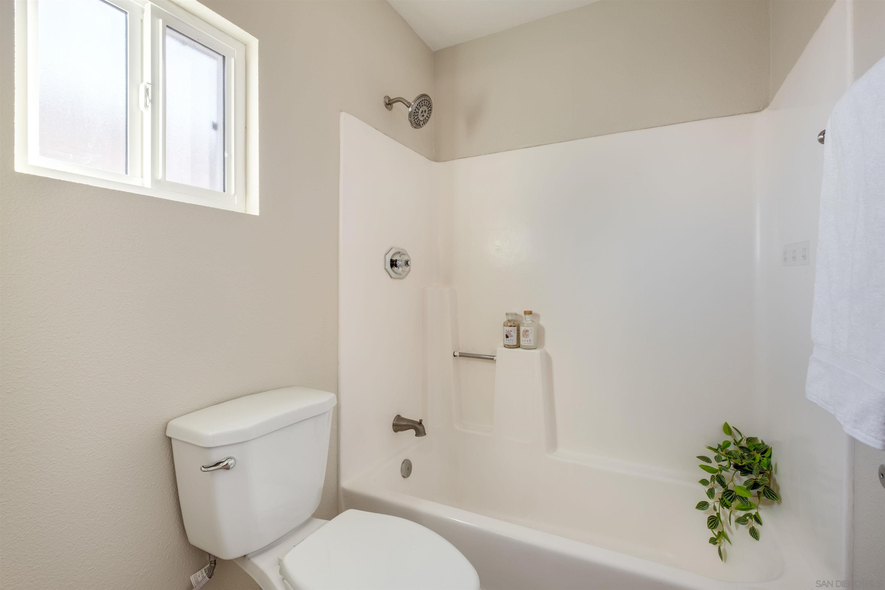 Detail Gallery Image 19 of 28 For 1903  Ruthie Way, San Diego,  CA 92139 - 4 Beds | 3 Baths