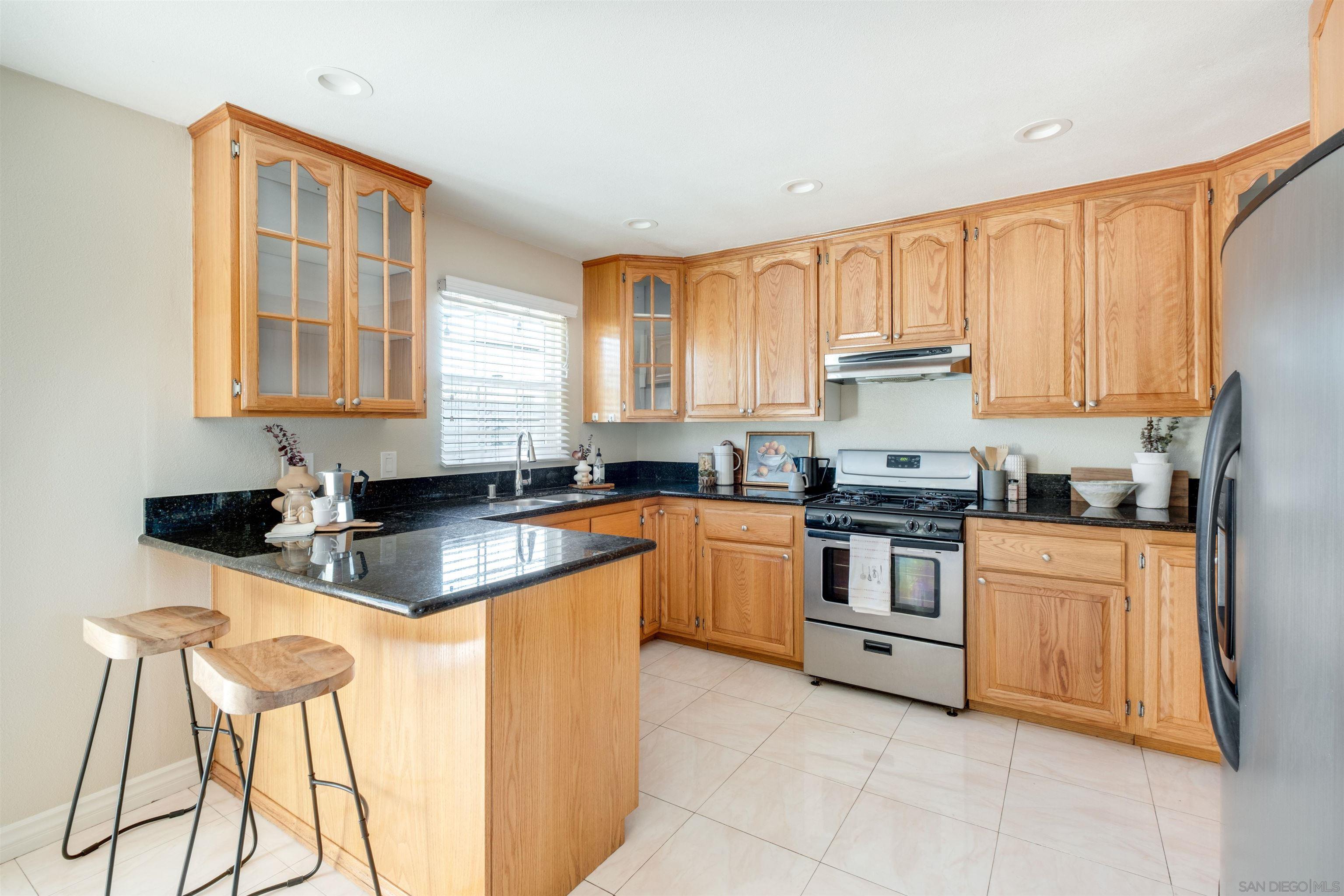 Detail Gallery Image 5 of 28 For 1903  Ruthie Way, San Diego,  CA 92139 - 4 Beds | 3 Baths