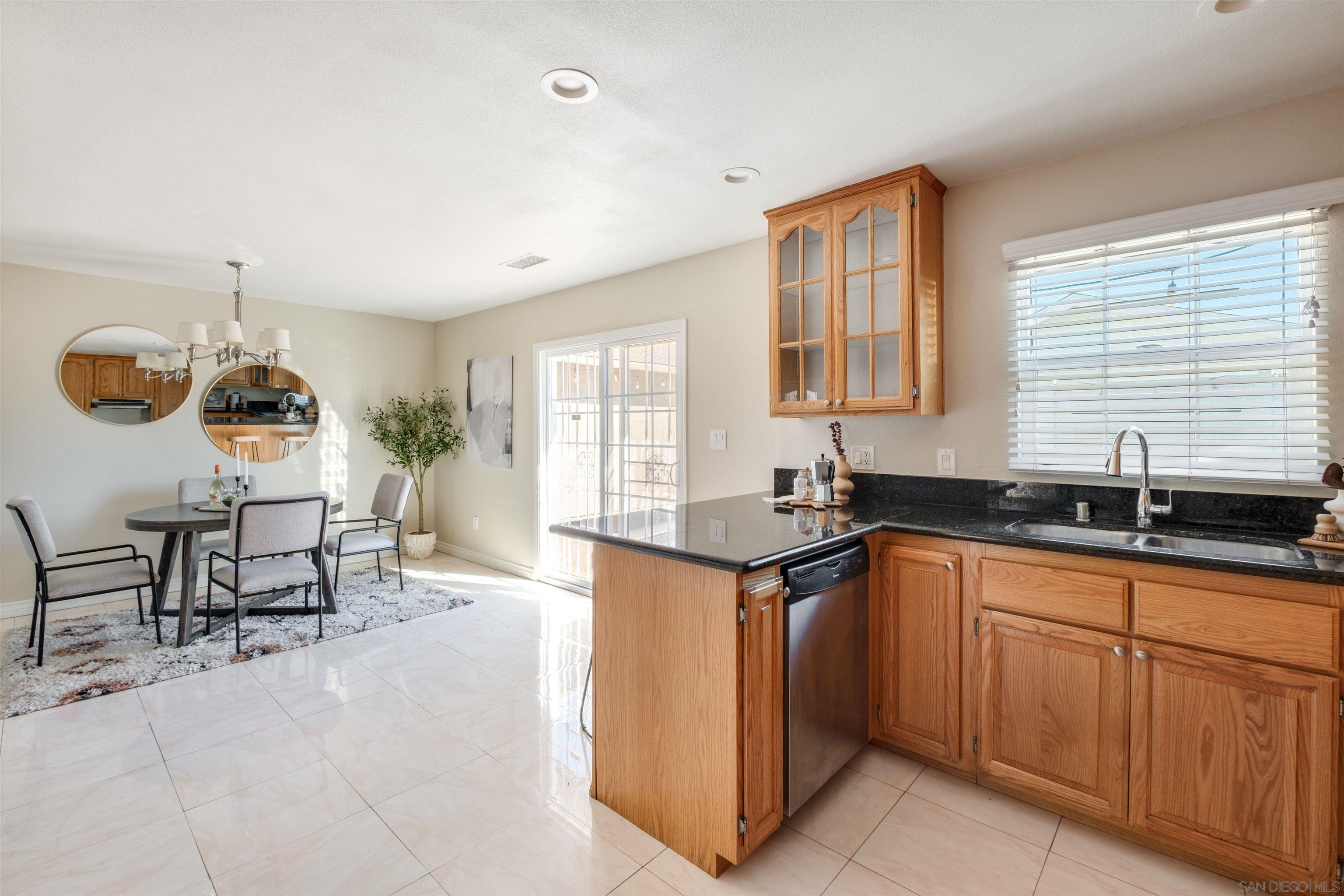 Detail Gallery Image 10 of 28 For 1903  Ruthie Way, San Diego,  CA 92139 - 4 Beds | 3 Baths