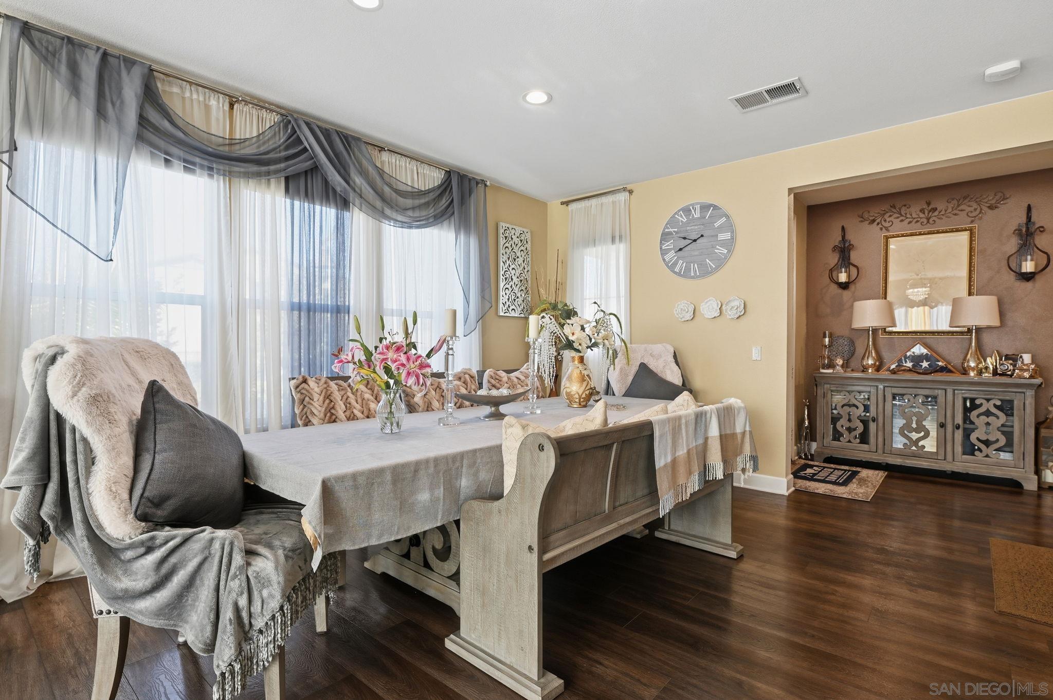 Detail Gallery Image 14 of 58 For 1124  Camino Levante, Chula Vista,  CA 91913 - 5 Beds | 3/1 Baths