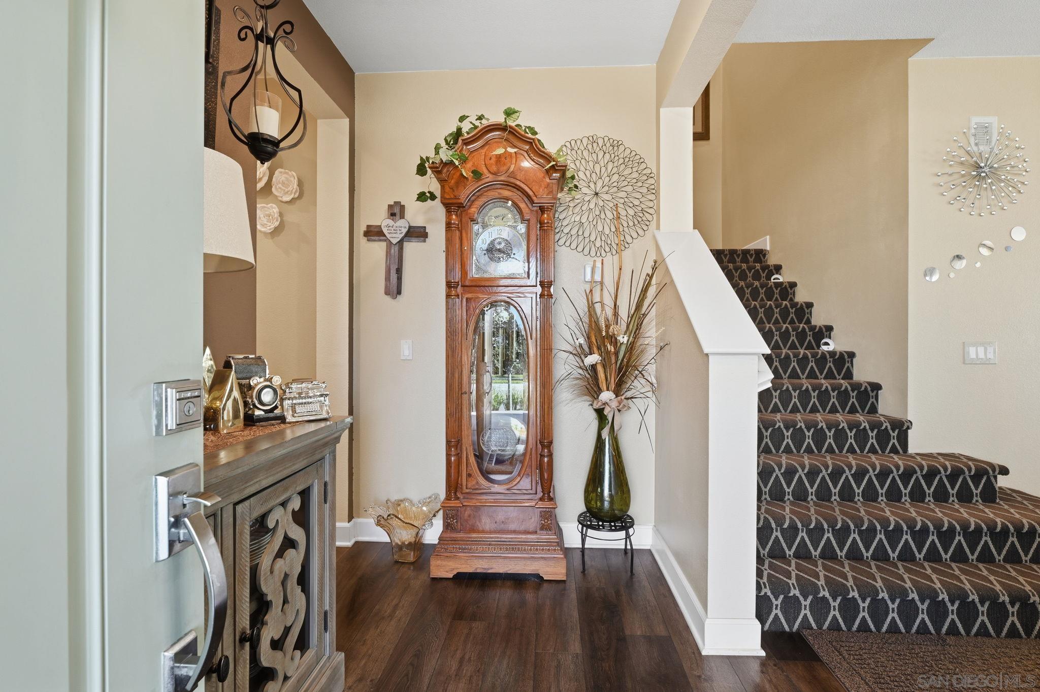 Detail Gallery Image 6 of 58 For 1124  Camino Levante, Chula Vista,  CA 91913 - 5 Beds | 3/1 Baths